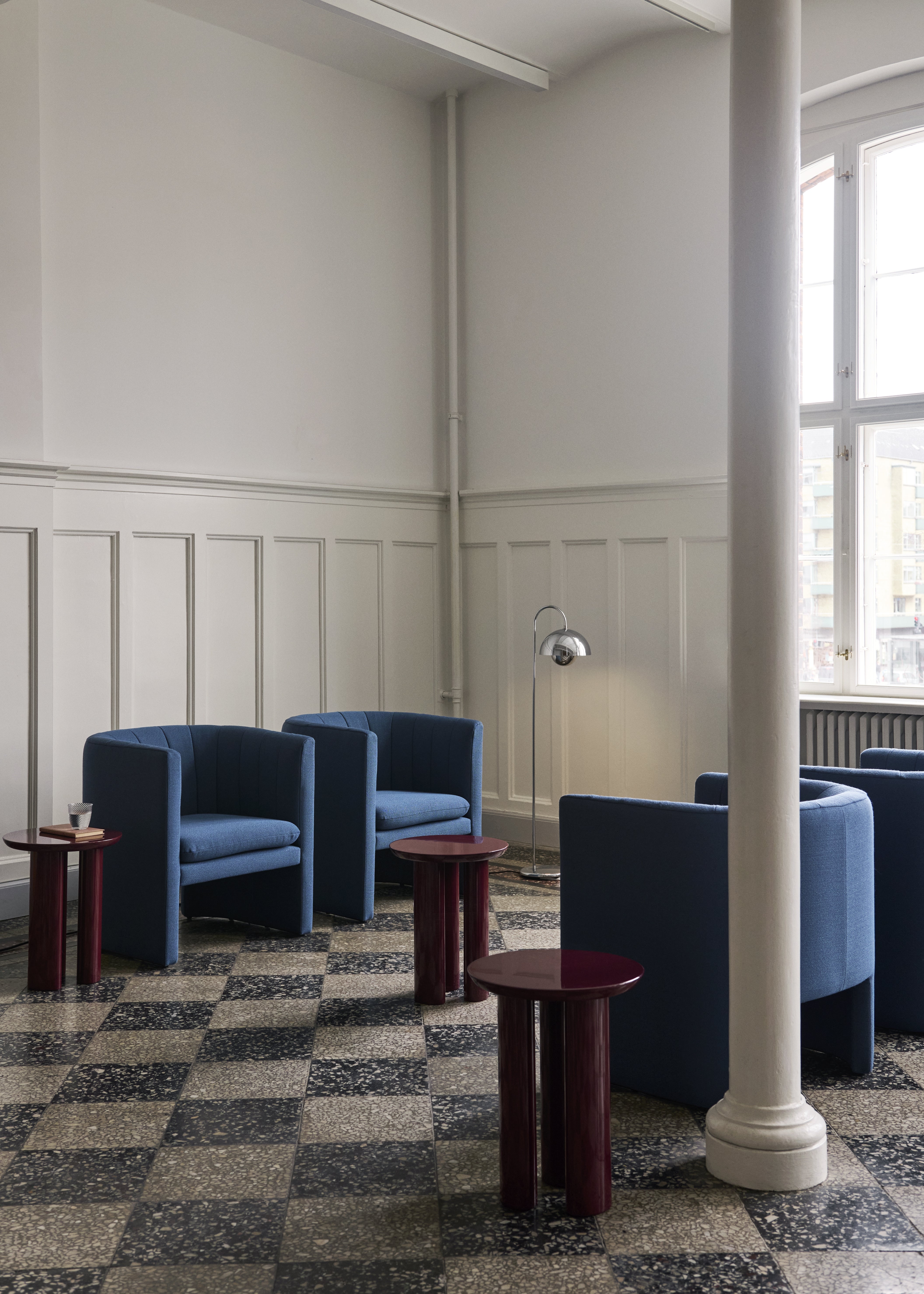 Bocný stolík TUNG JA3 v burgundskej farbe