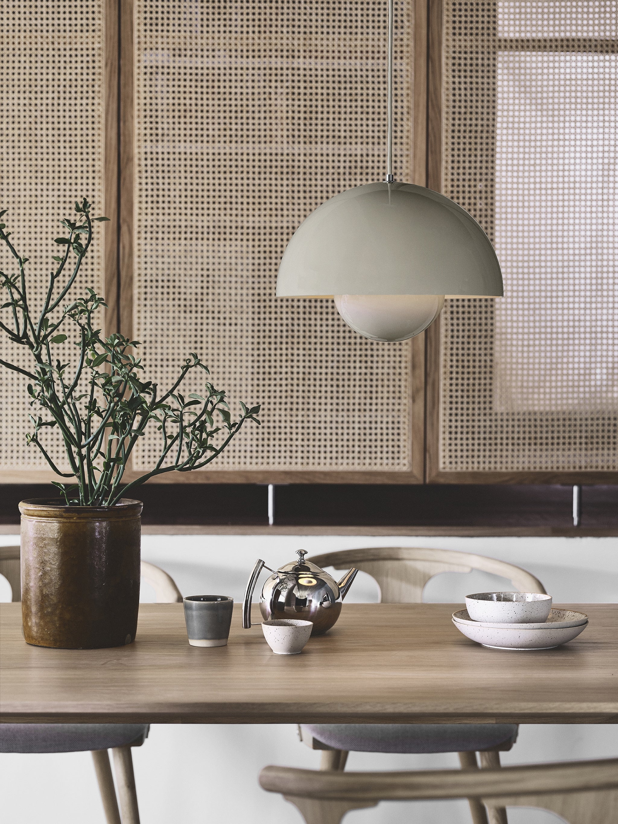 Lampa visiacá FLOWERPOT šedobéžová