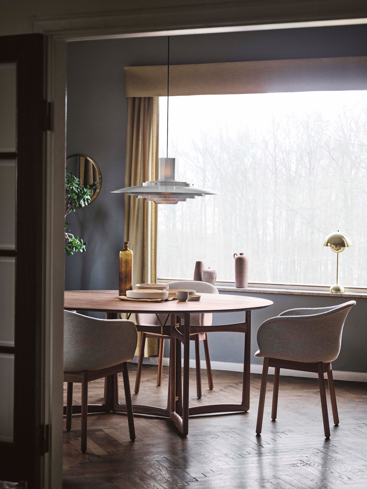 Okrúhle nástenné zrkadlo SILLON s mosadzným rámom