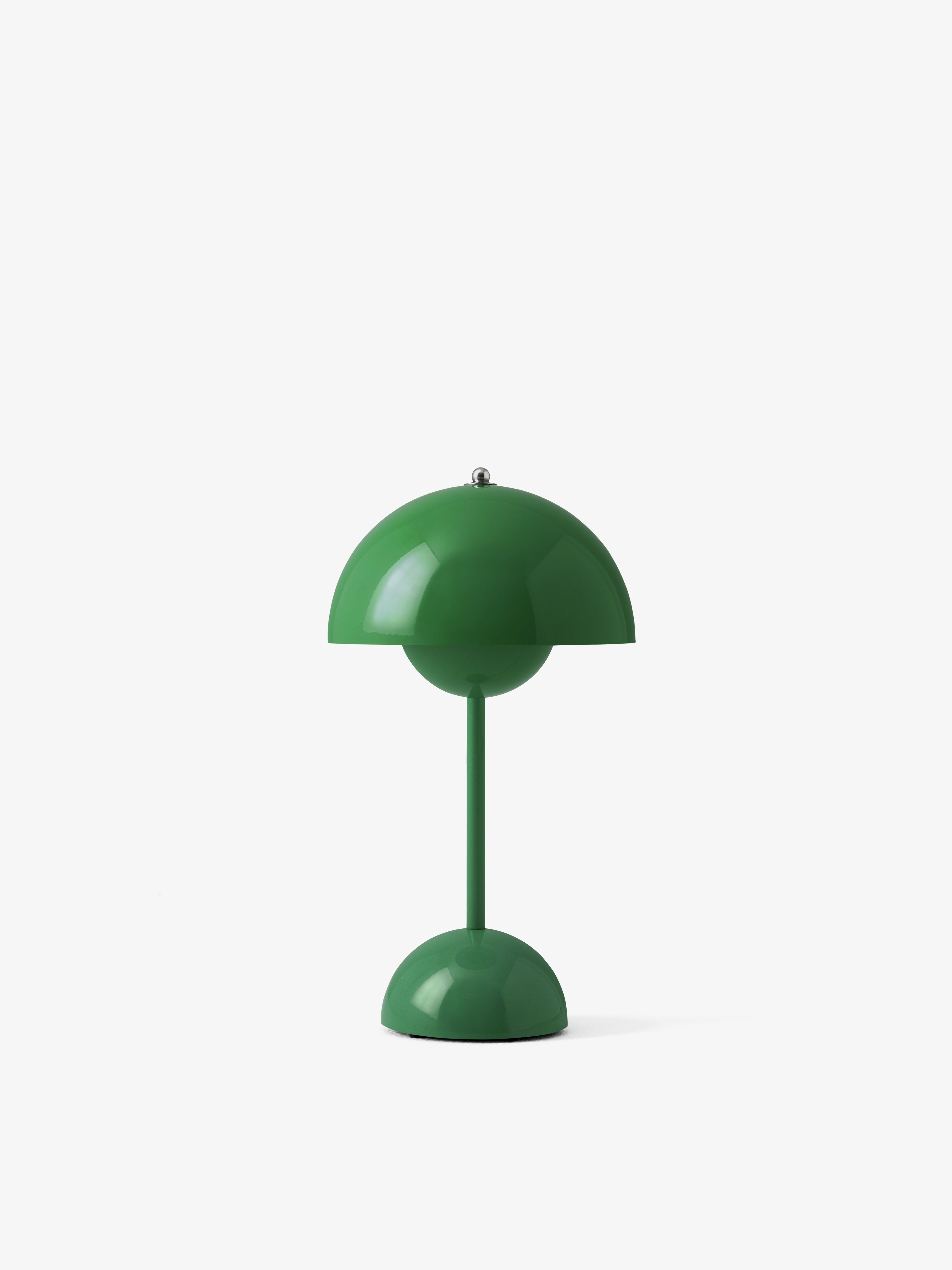 Prenosná lampa FLOWERPOT VP9 v intenzívnej zelenej farbe