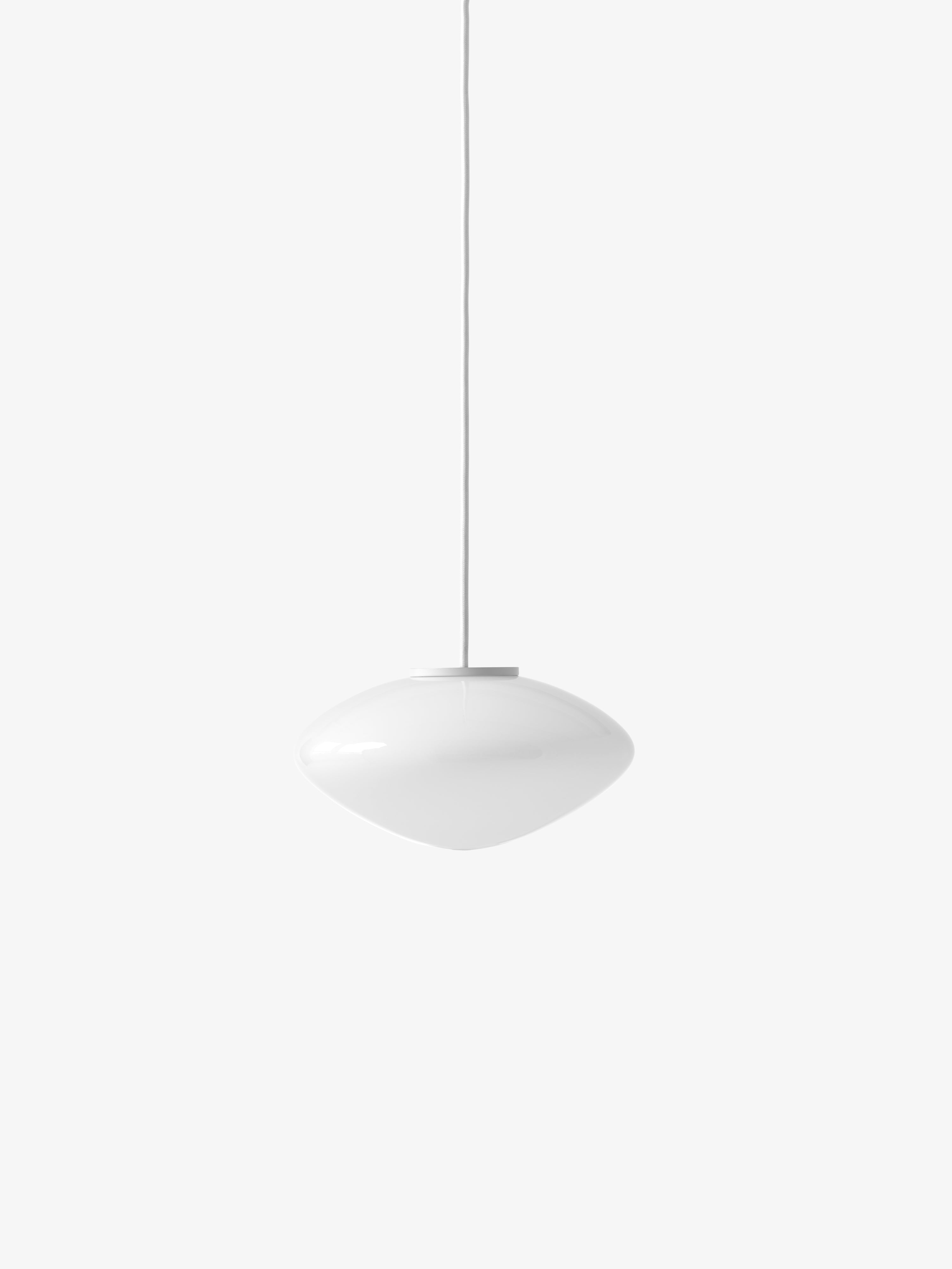 Závesná lampa MIST s opálovým tienidlom