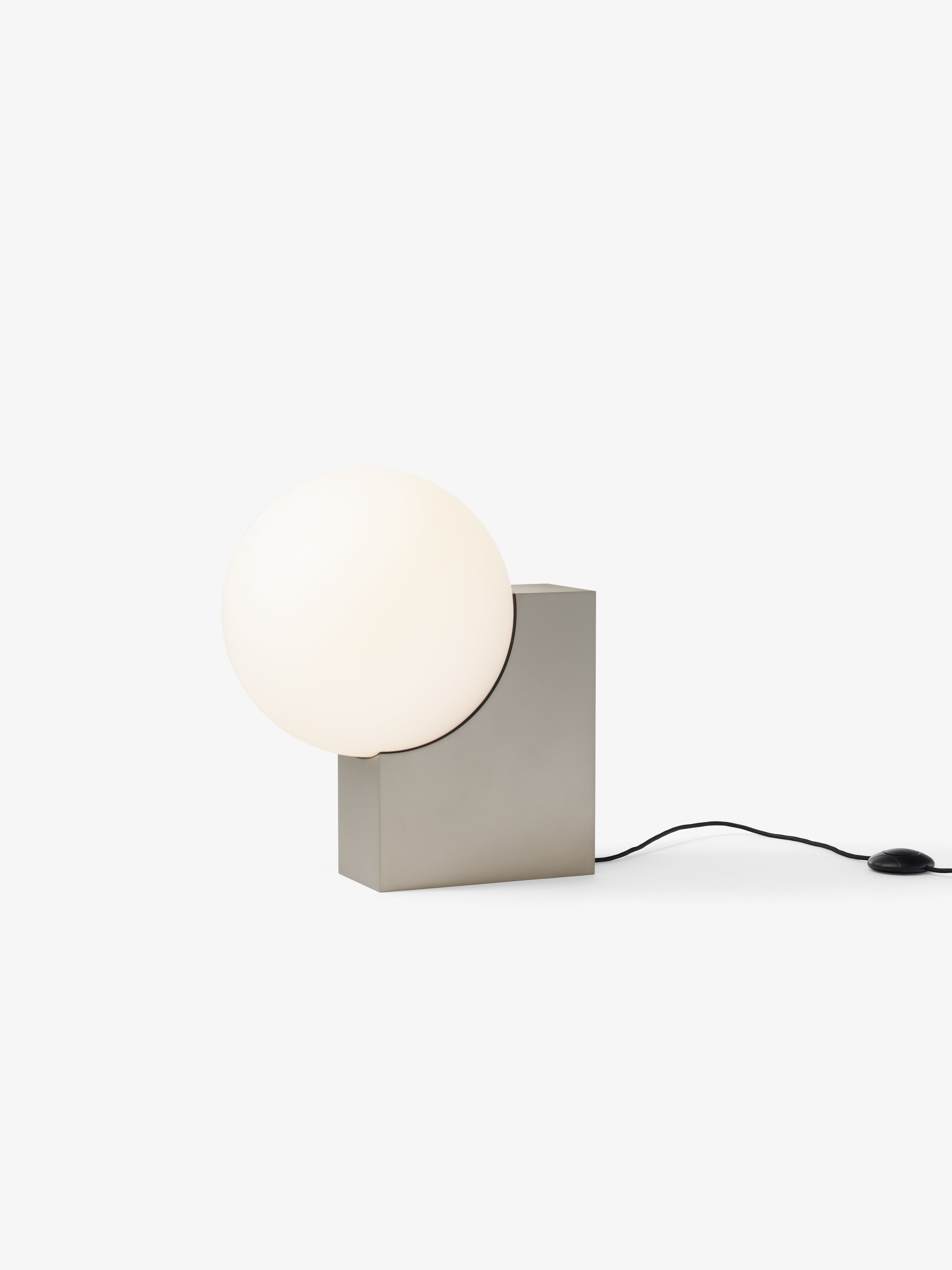 Lampa podlahová JOURNEY SH4 so skleneným tienidlo a brúsenou oceľovou základňou