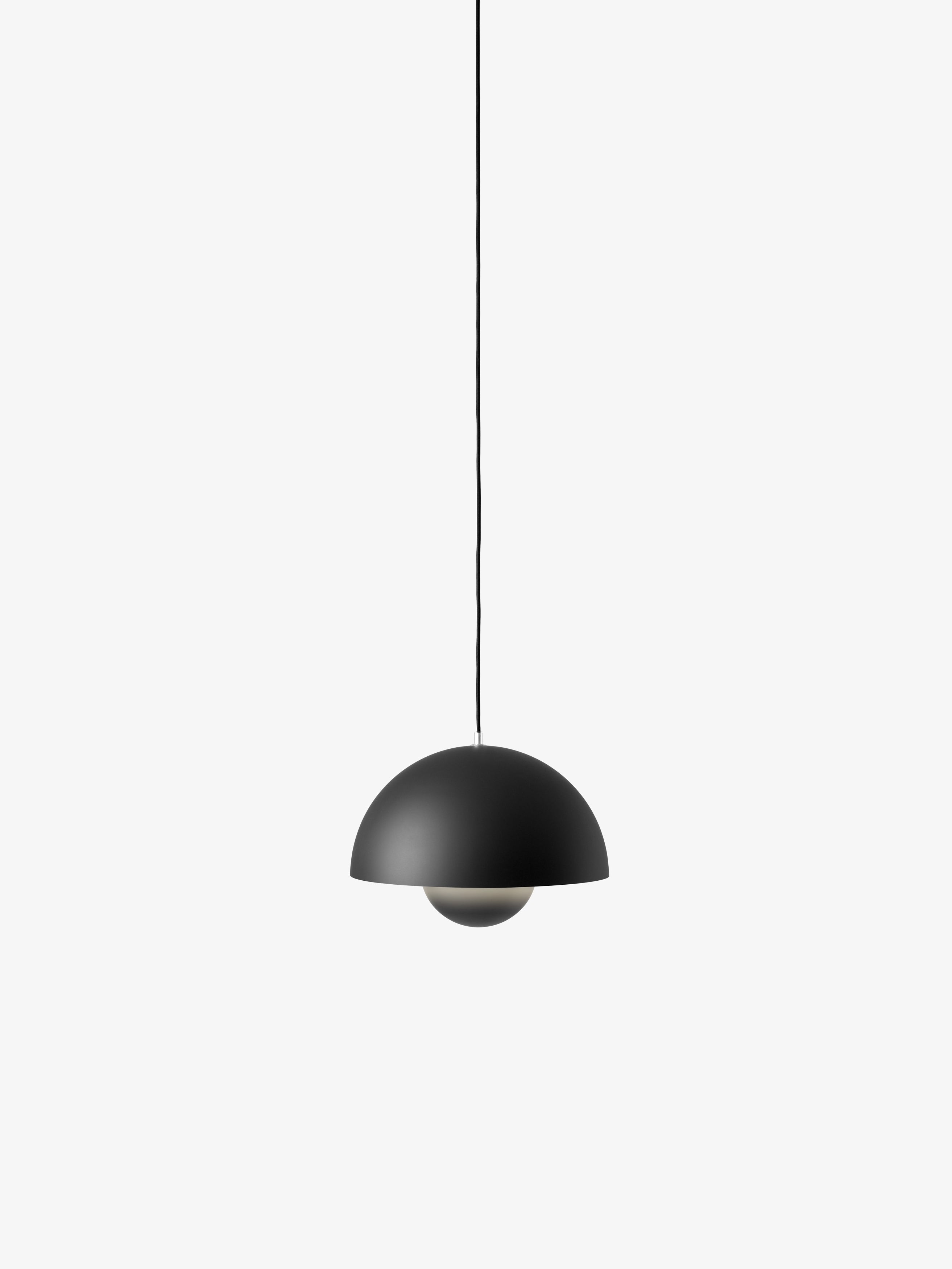 Lampa visiacá FLOWERPOT matná čierna