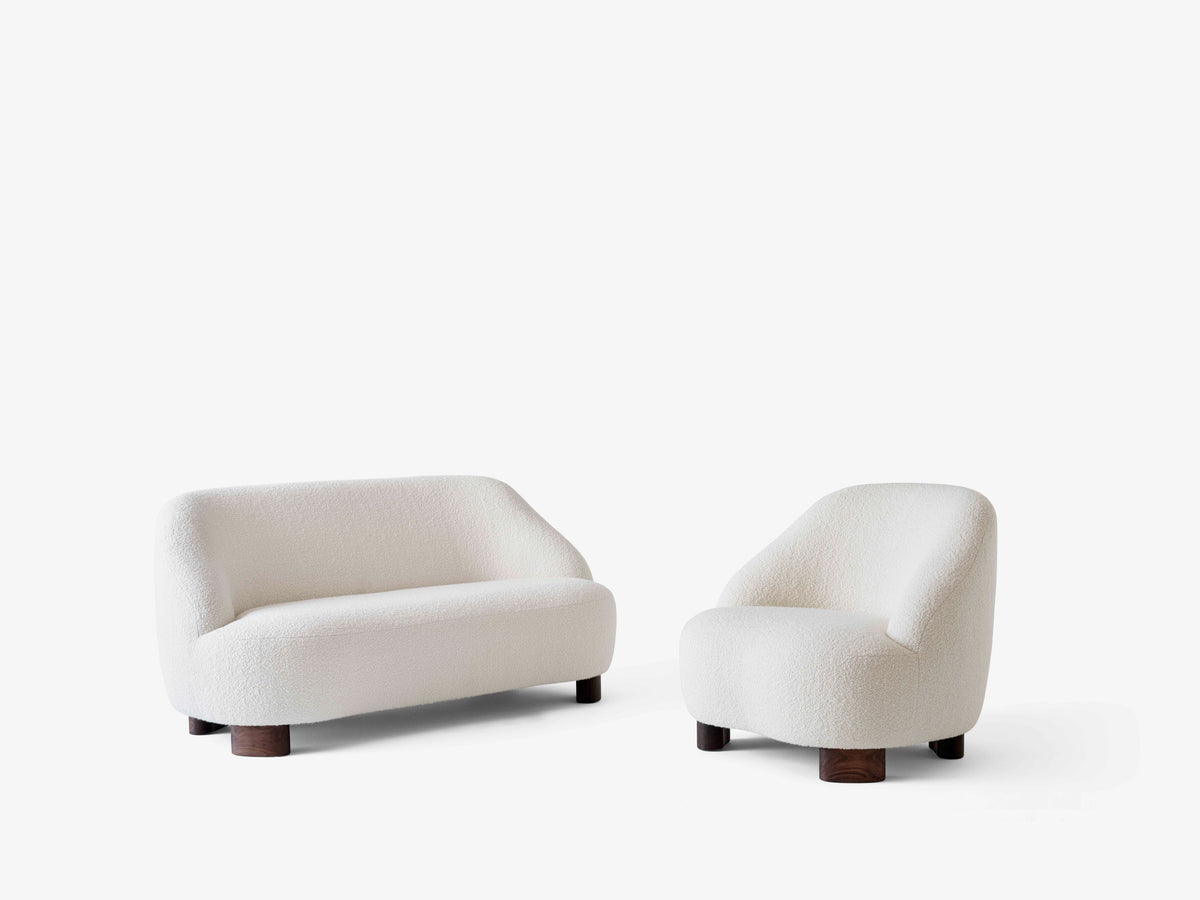 Sofa pre 2 osoby MARGAS LC3 čalúnená s orechovým podstavcom