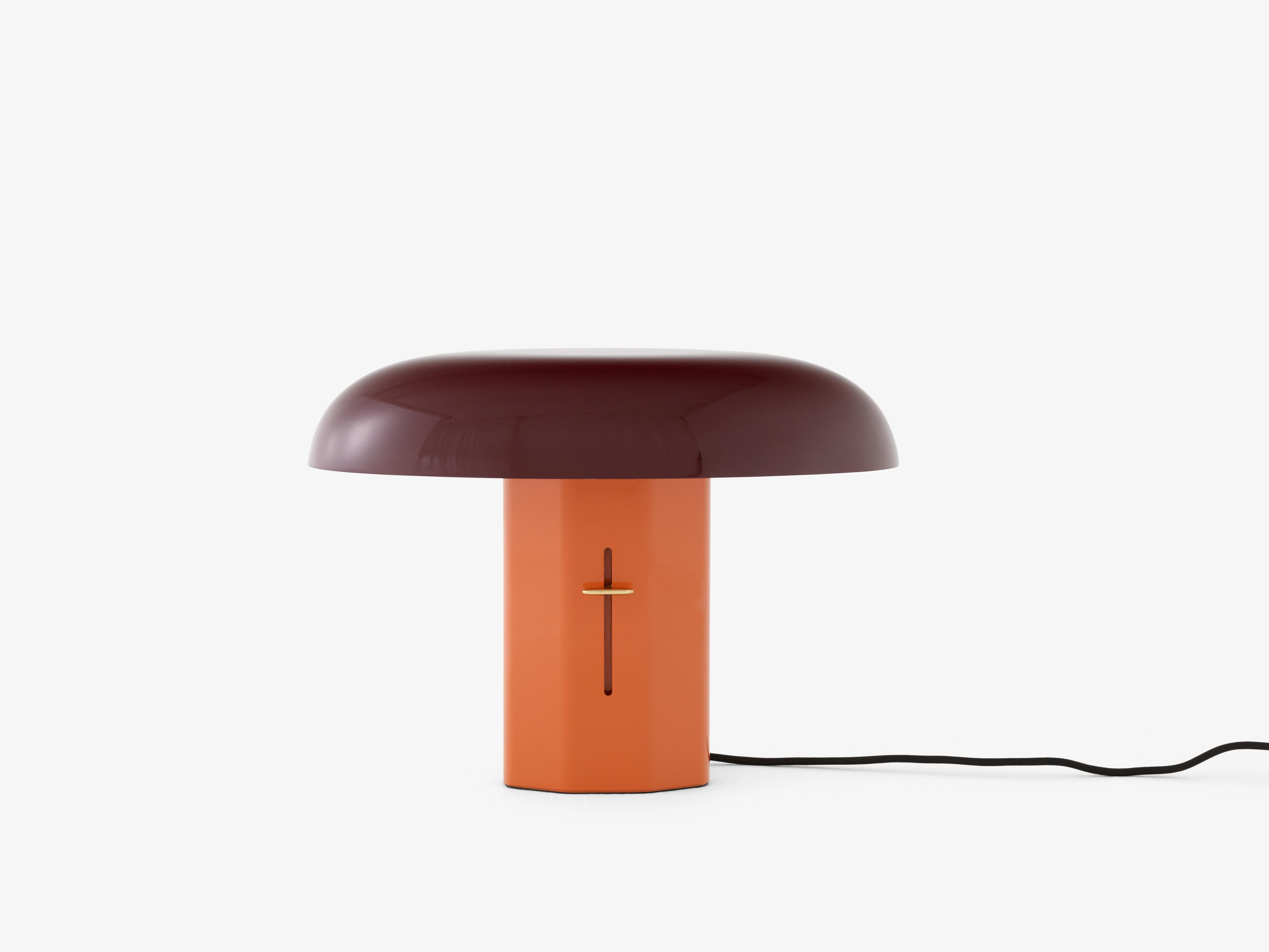 Stolná lampa MONTERA JH42 s rubínovým tienidlo a jantárovým podstavcom.