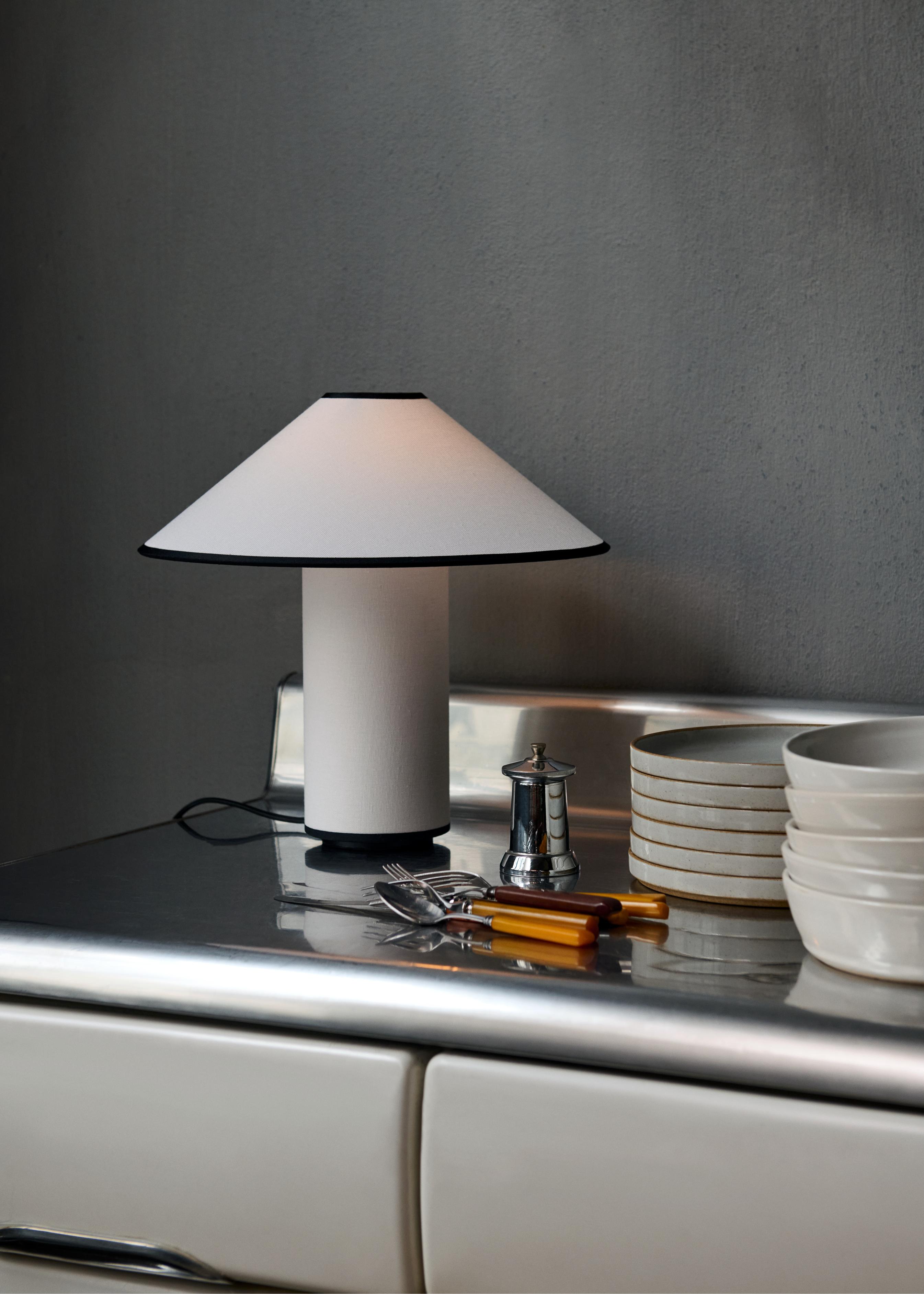 Stolná lampa COLETTE ATD6 biela s čiernym povrchom