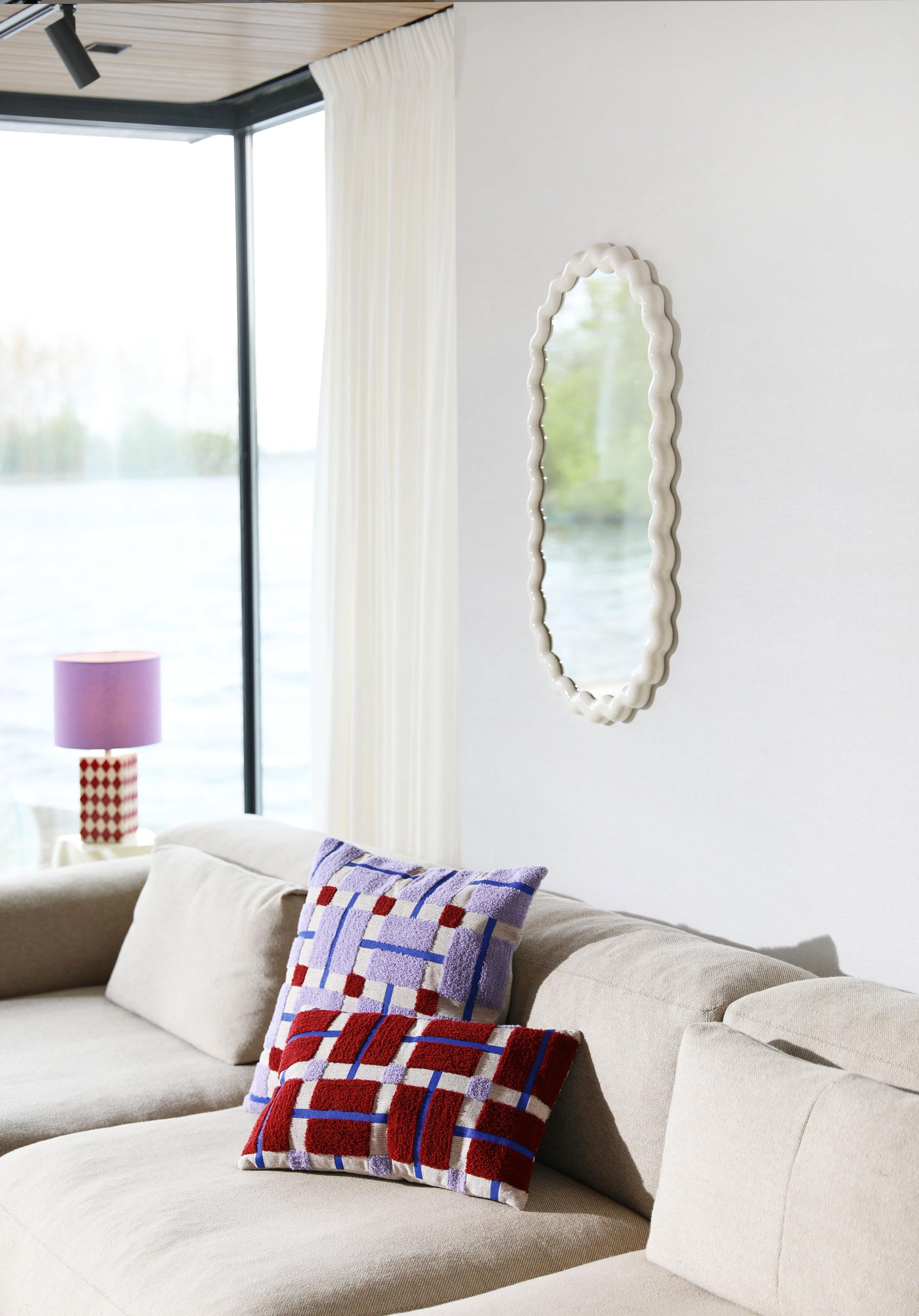 STREAK table lamp in red and white with a purple shade