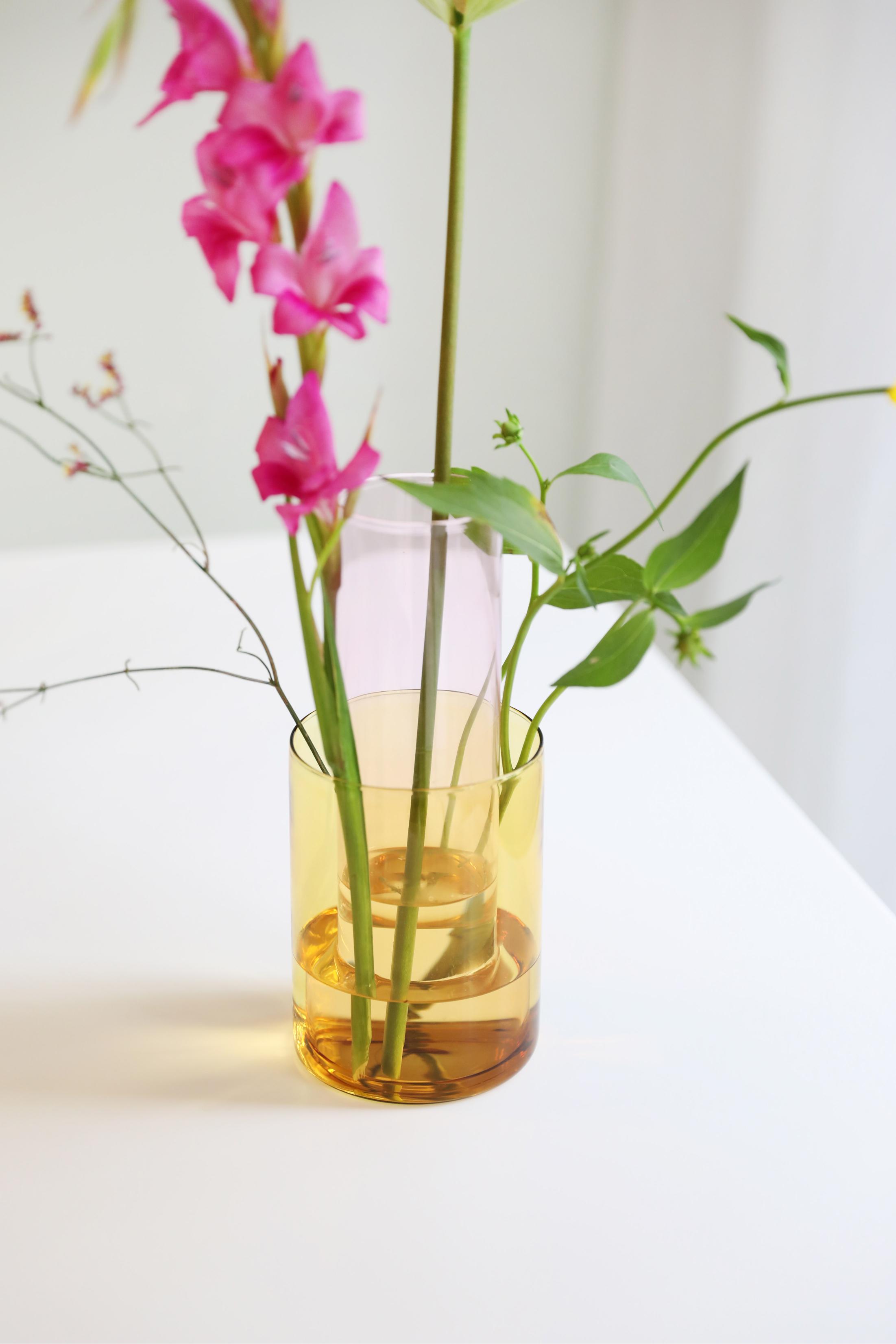 AMPHI vase pink with yellow