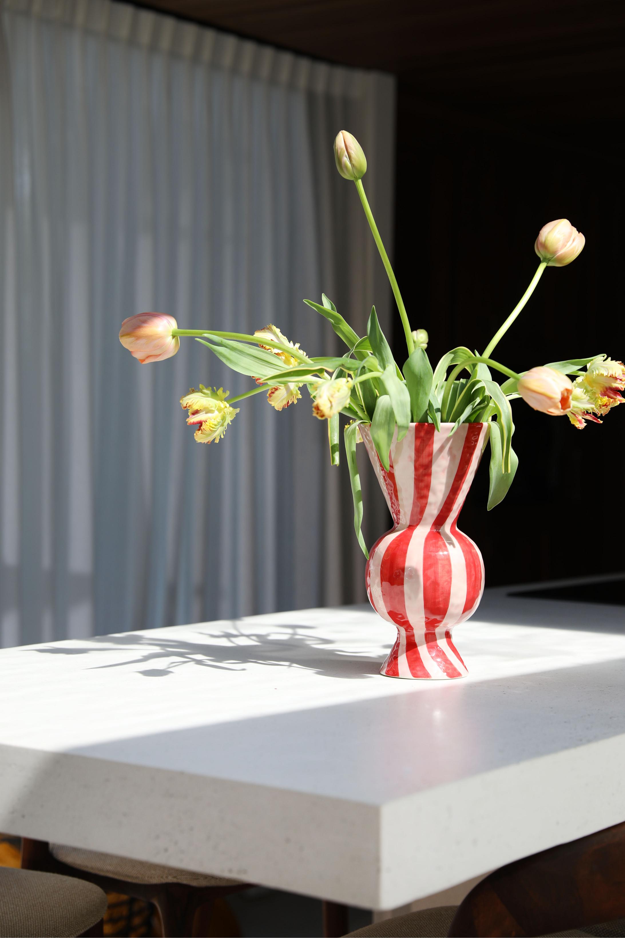 Rhombic Vase Red with White