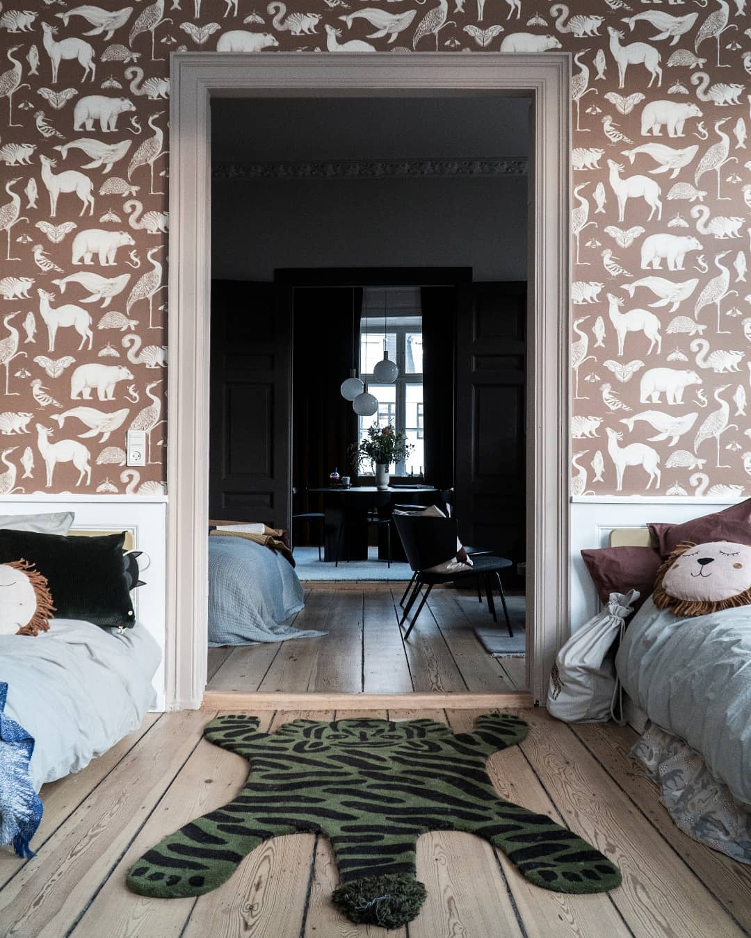 Decorative rug SAFARI TIGER dark green with black