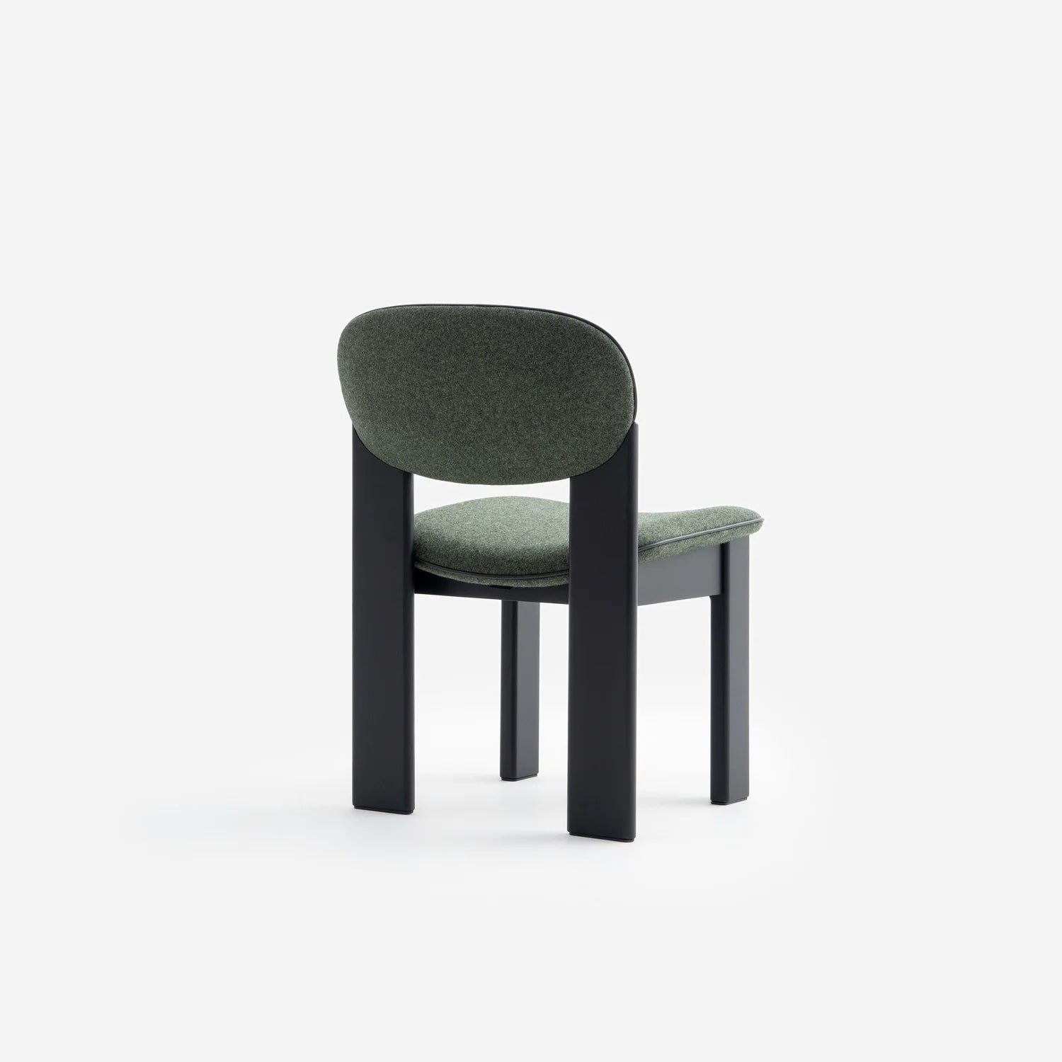 Čalúnená stolička ARCHIPEN s čiernym jaseňovým podstavcom