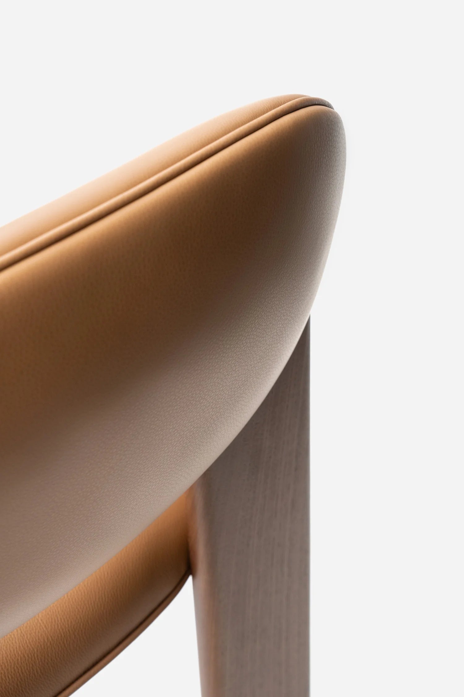 Čalúnená stolička ARCHIPEN s hnedým jaseňovým podstavcom