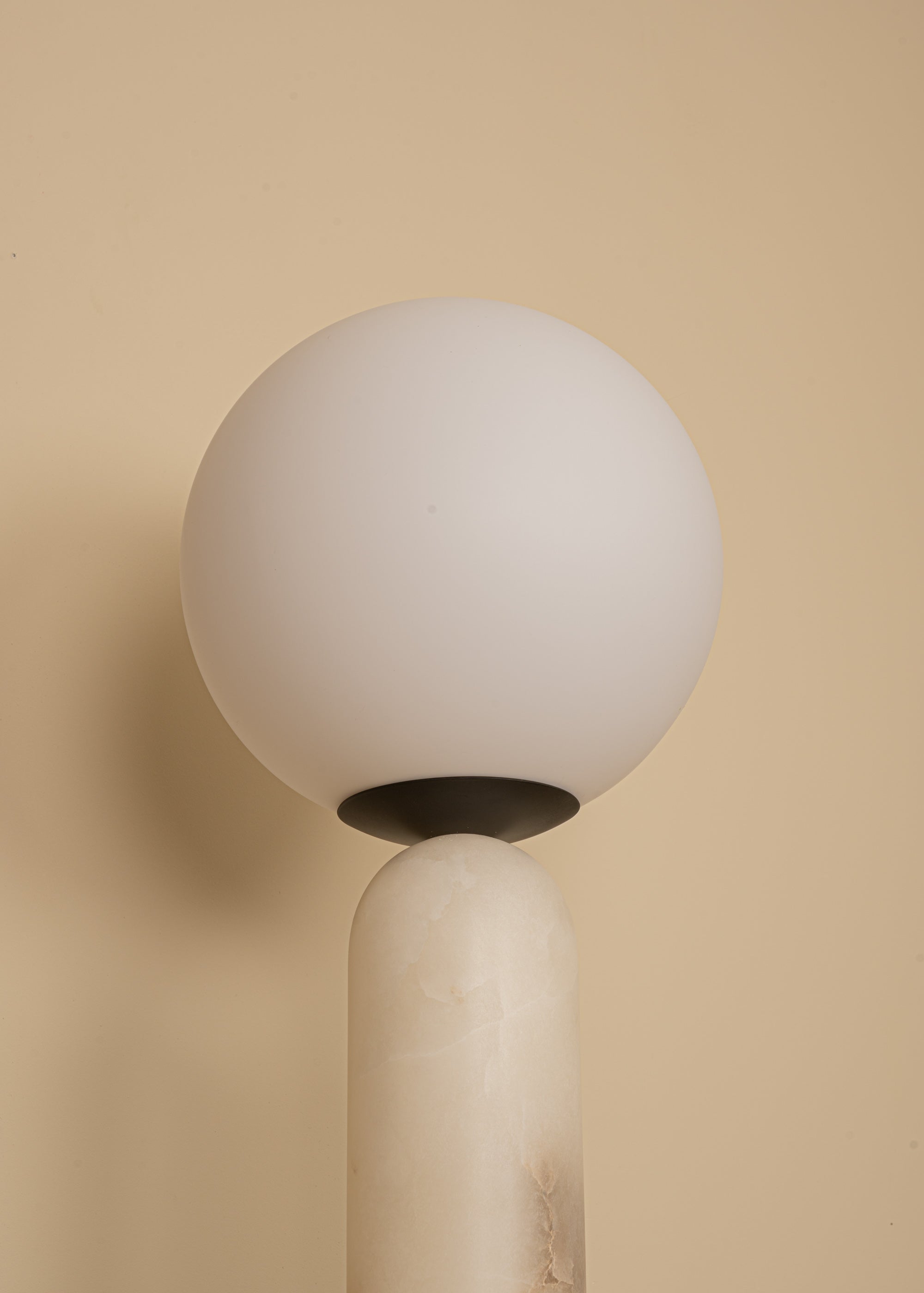 ATLAS Table Lamp White Alabaster