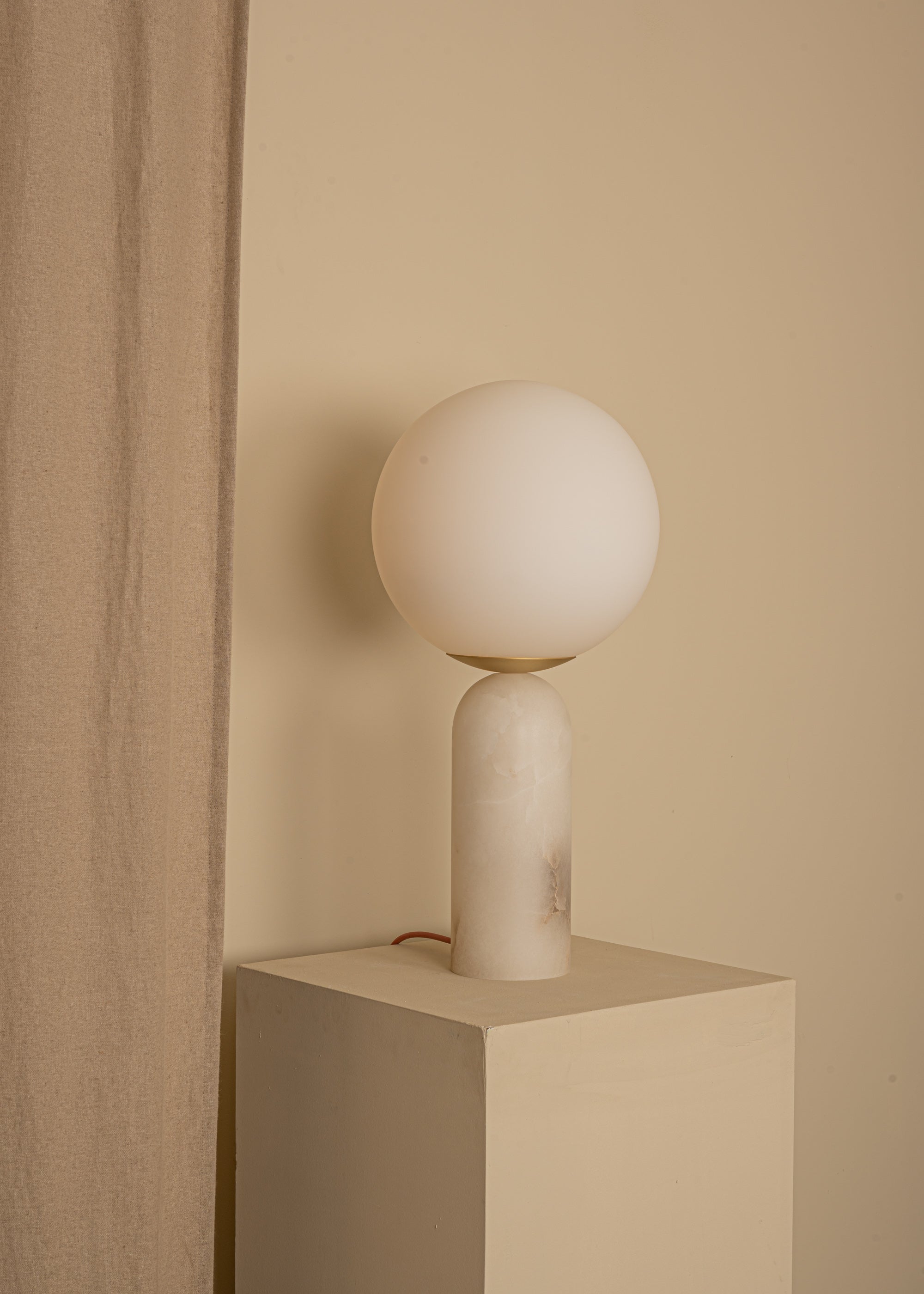 ATLAS Table Lamp White Alabaster
