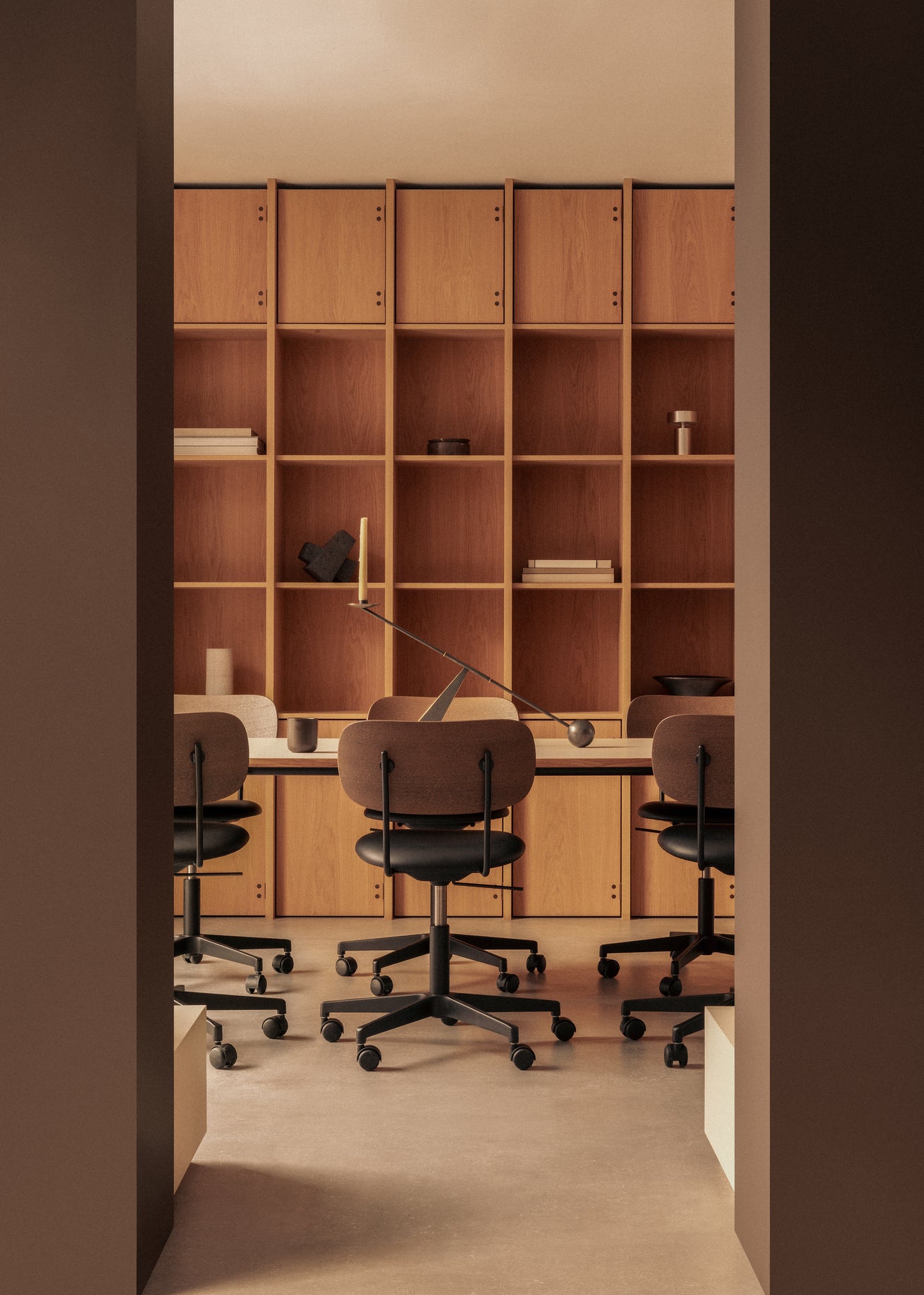 Stôl CO krémový laminát s chrómovanou základňou