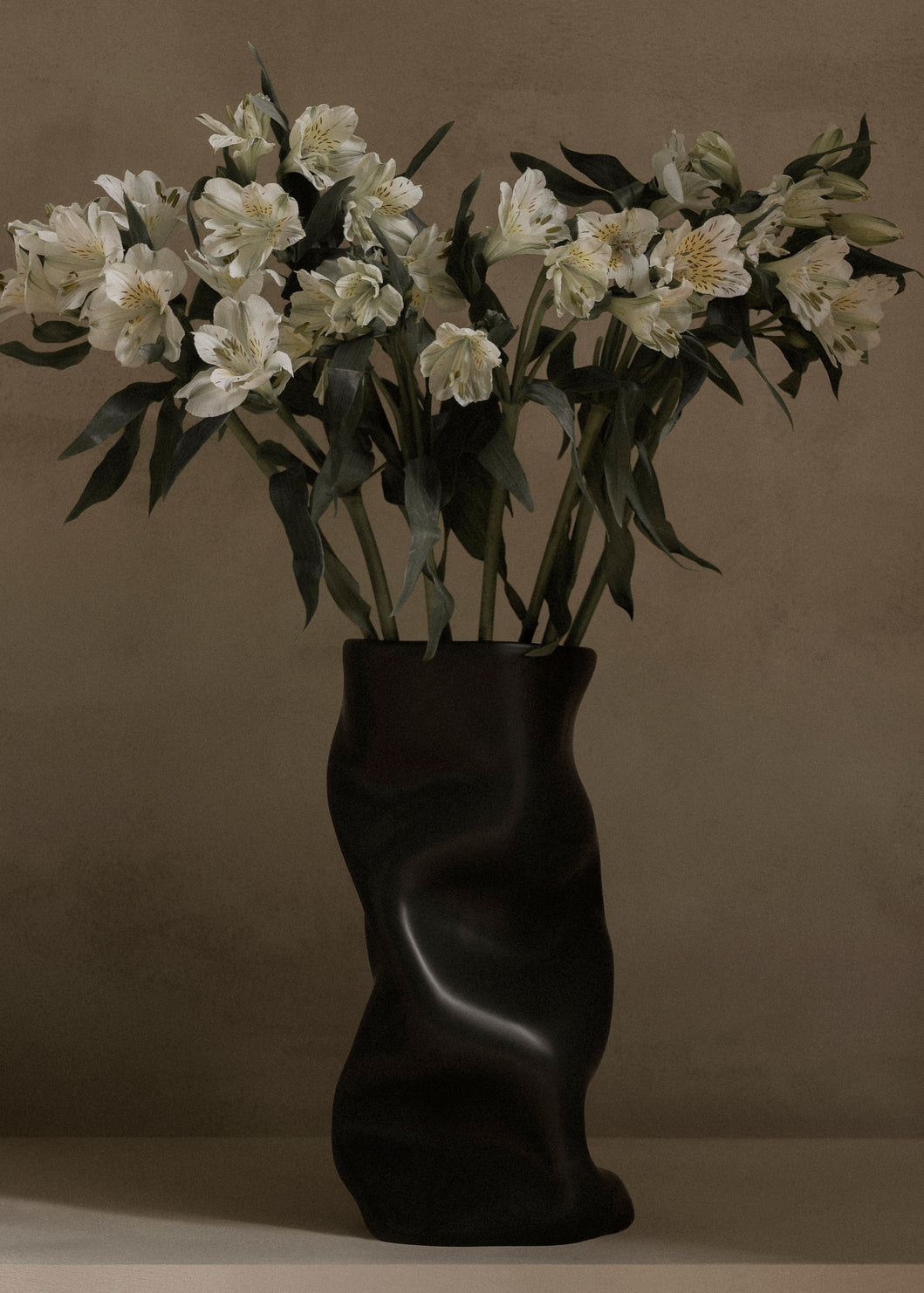 COLLAPSE vase black ceramic