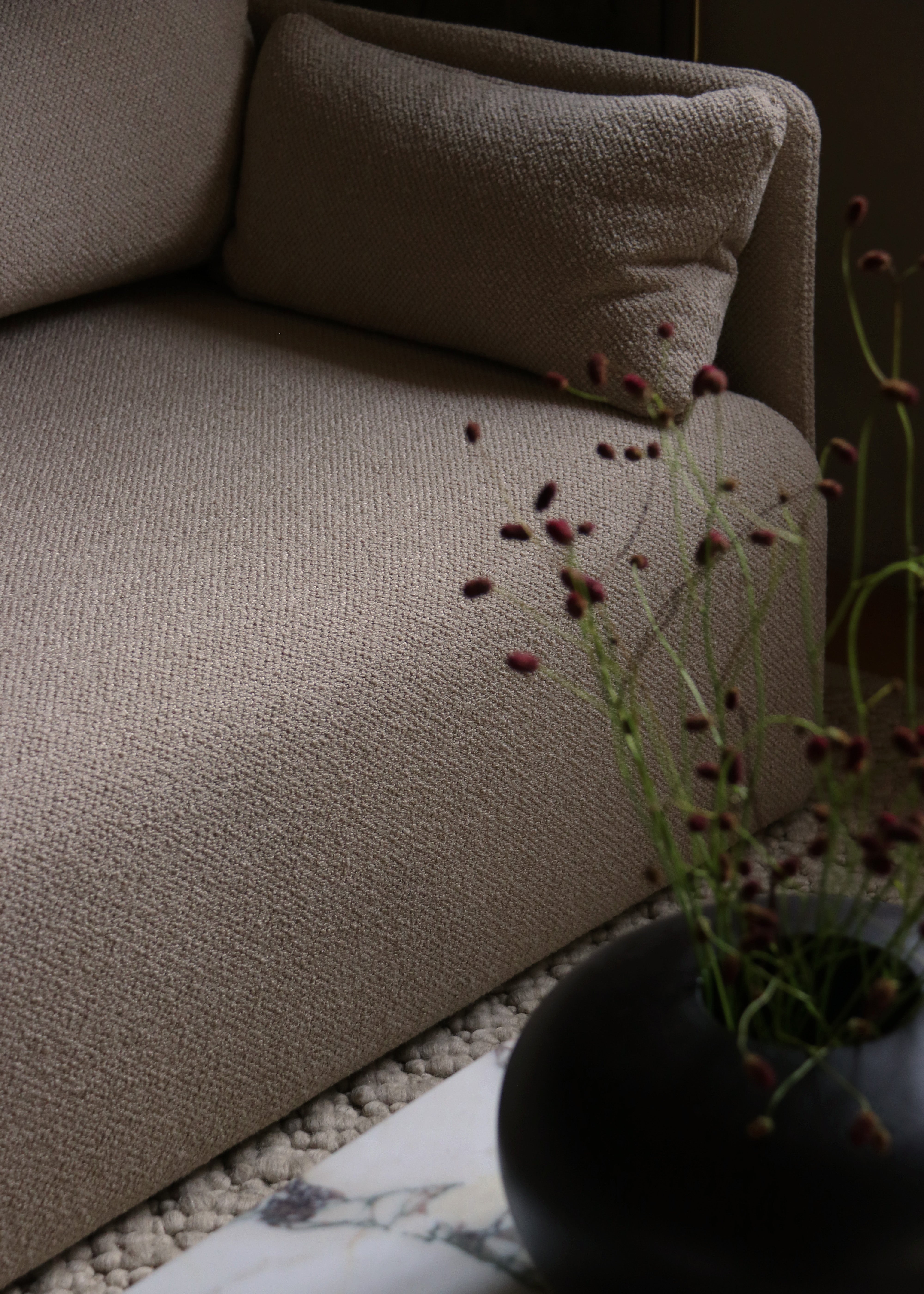 2-seater OFFSET sofa cream
