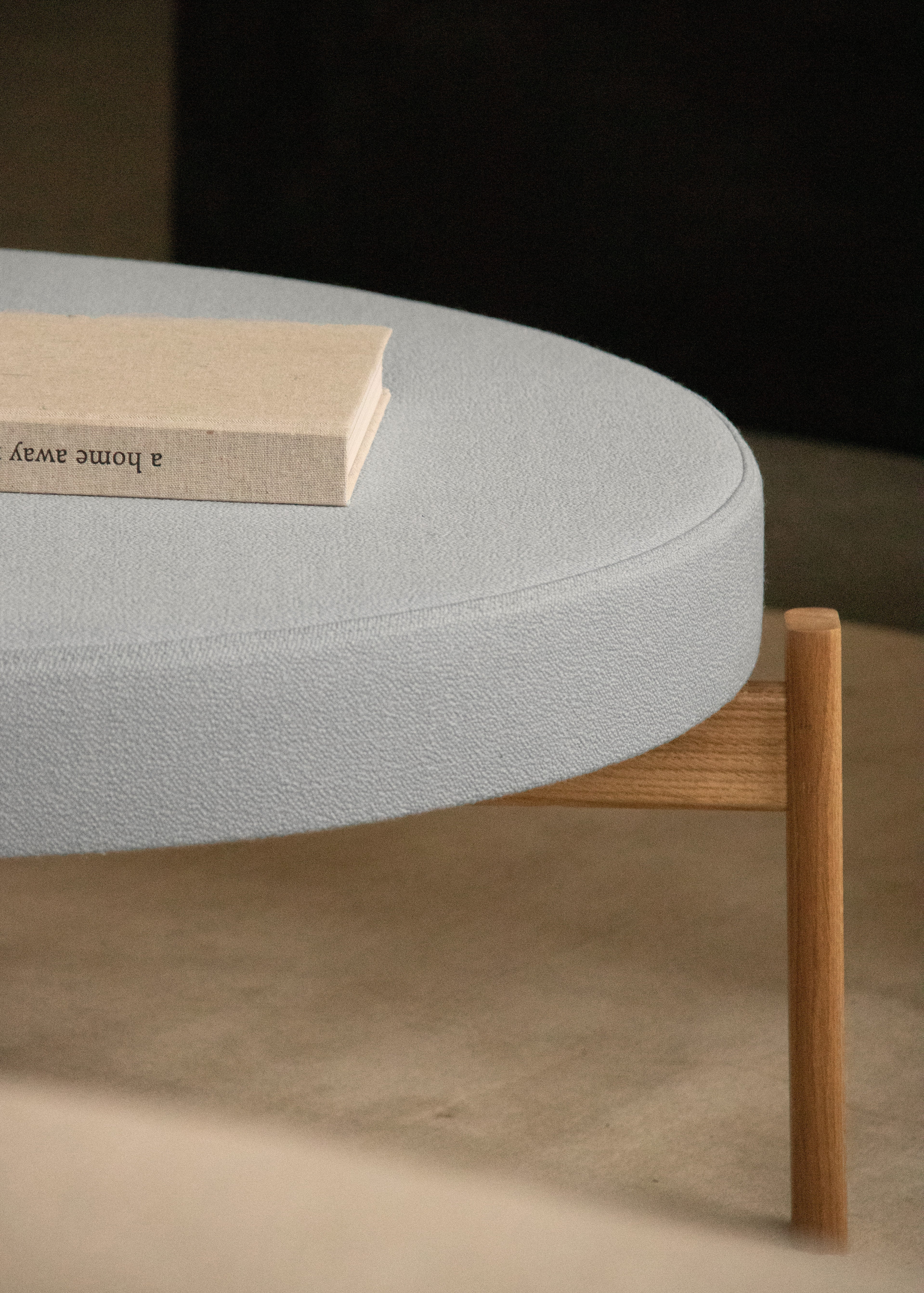 PASSAGE brown pouf with oak base