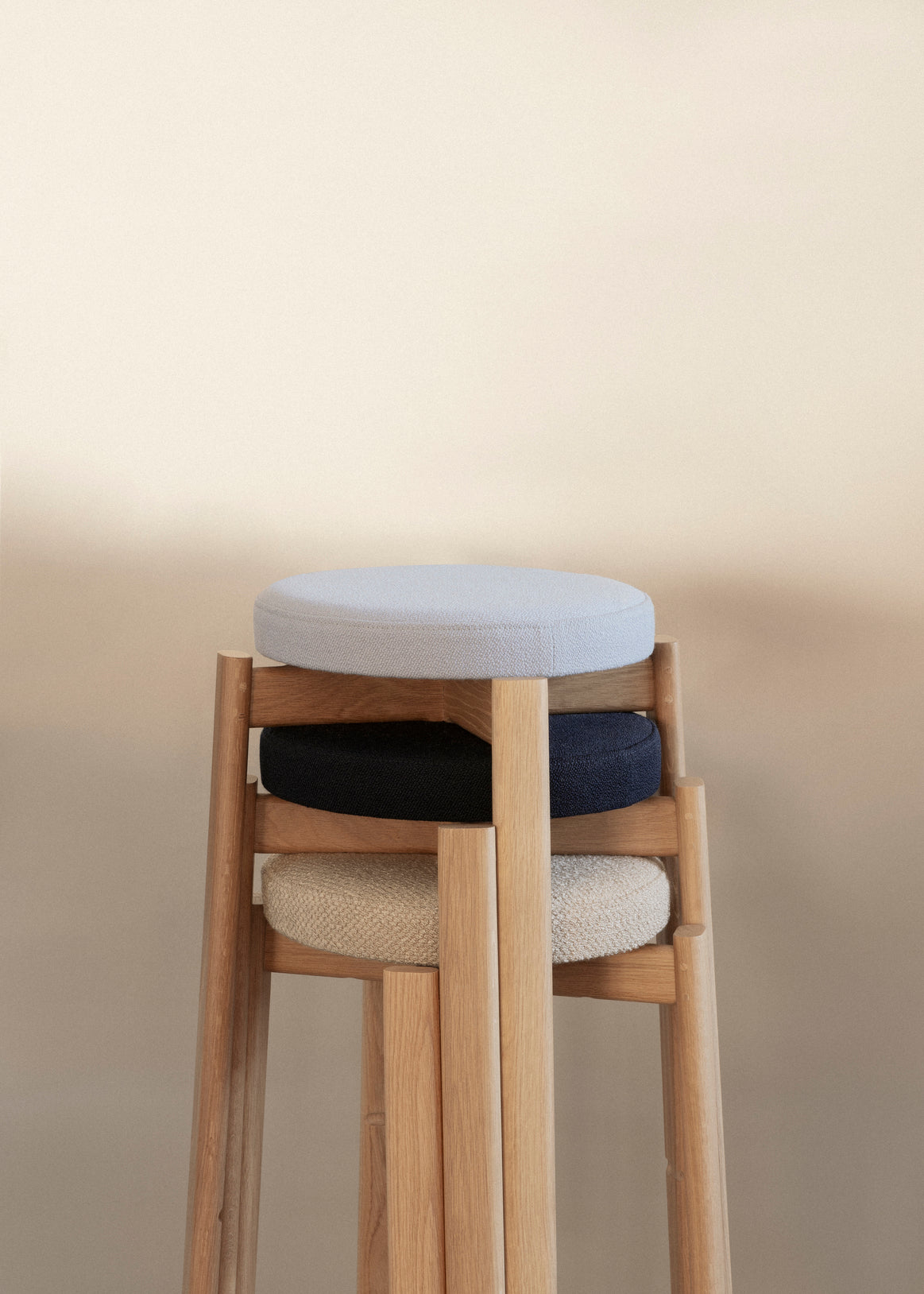 PASSAGE stool beige with oak base