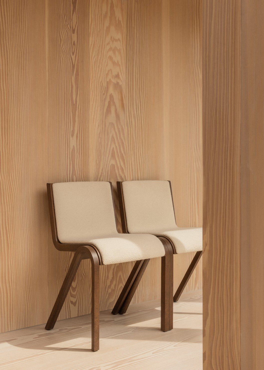 READY chair brown leather with dark oak base