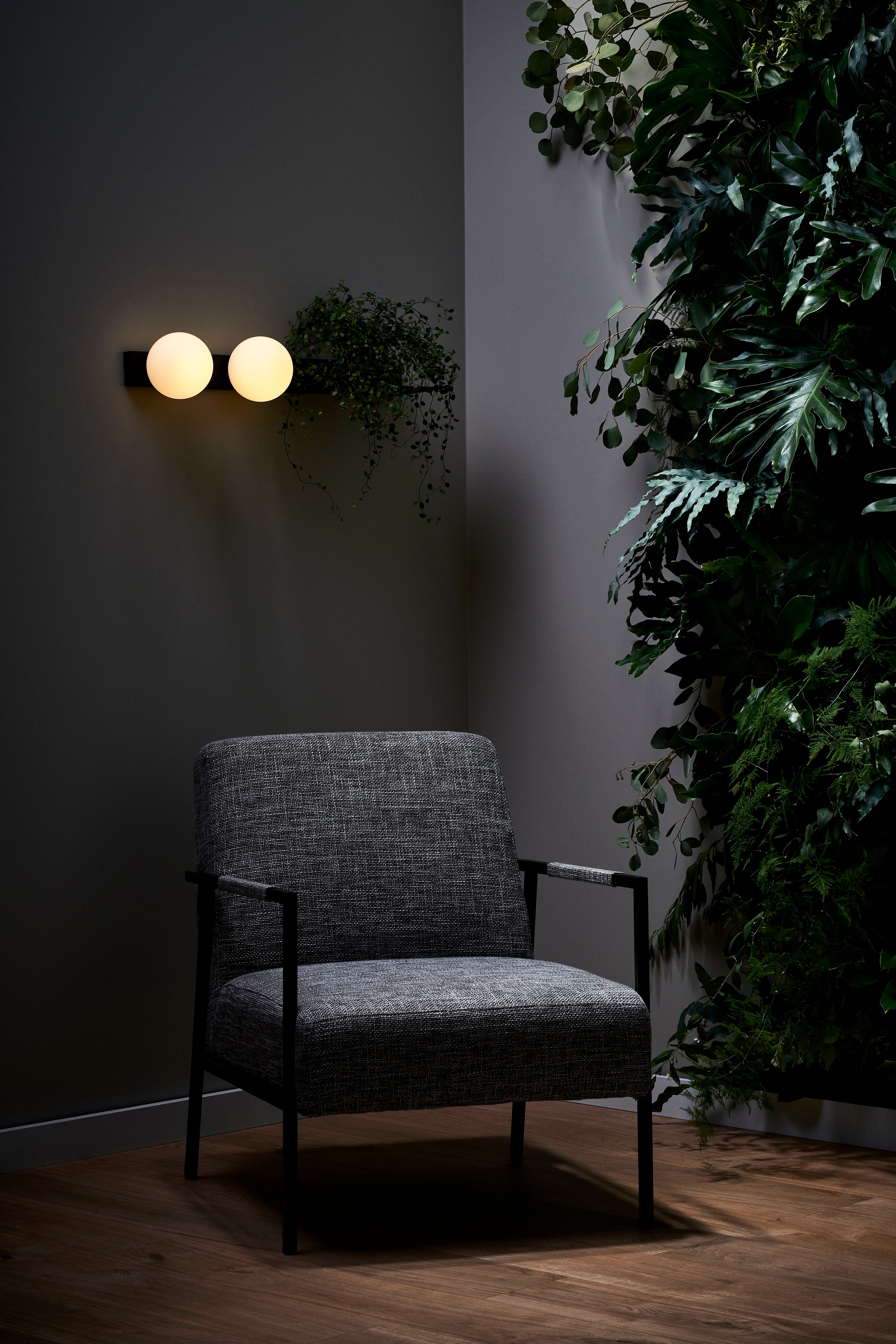 Nástenná lampa s poličkou dvojbodová BOTANICA DECO čierna