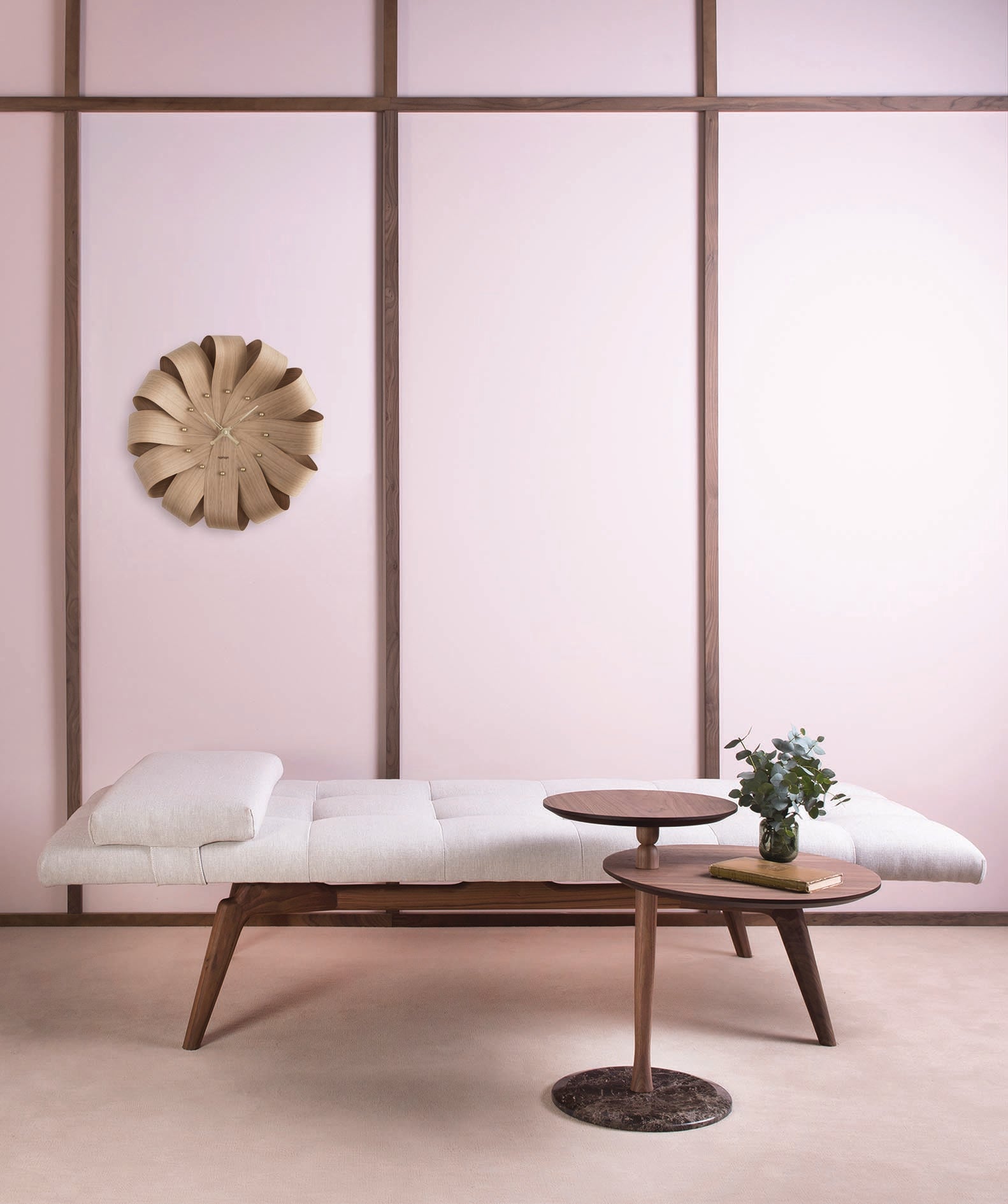 Nástenné hodiny BRISA z dubového dreva s mosadzným povrchom