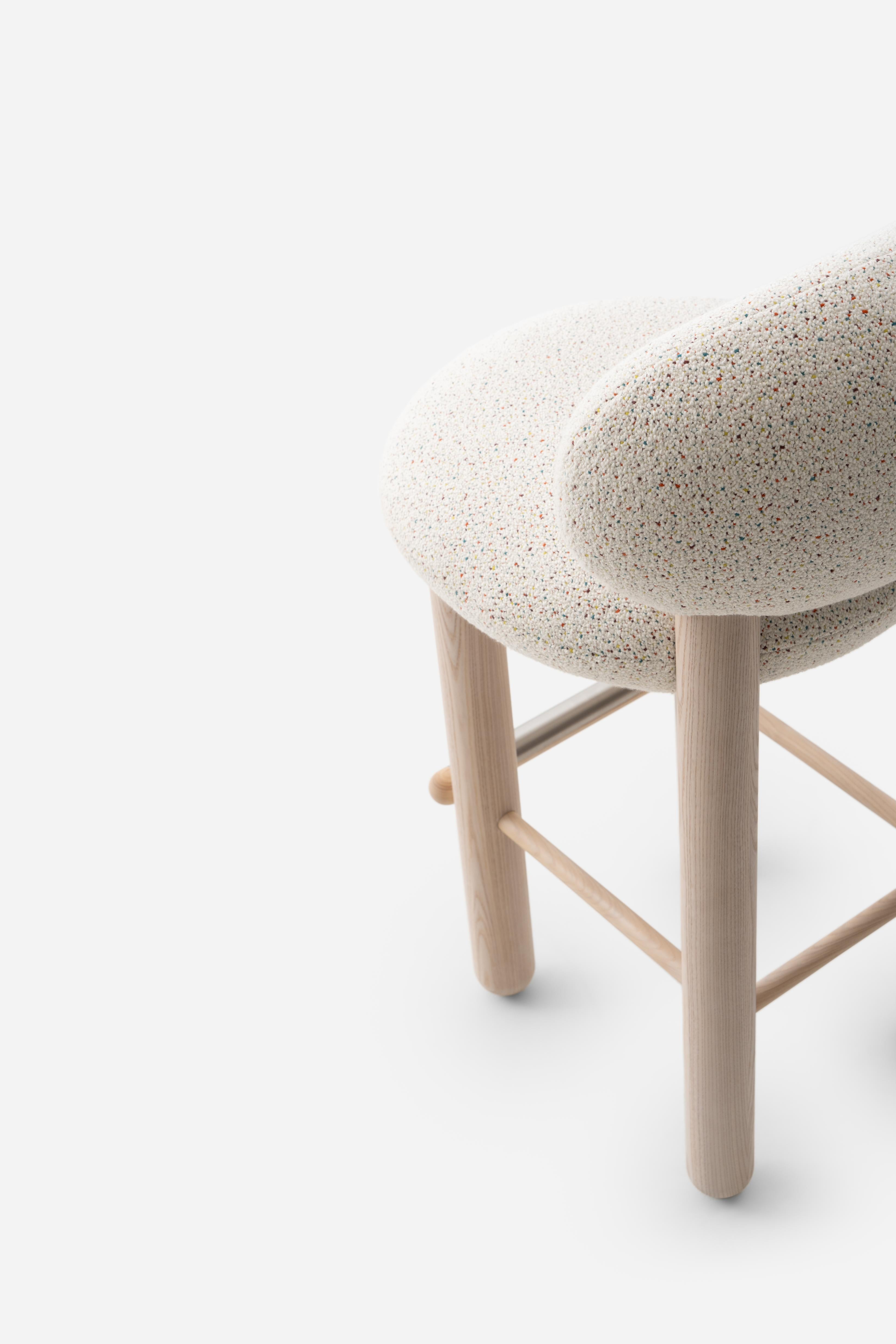 FLOCK CS2 upholstered bar stool with wooden base