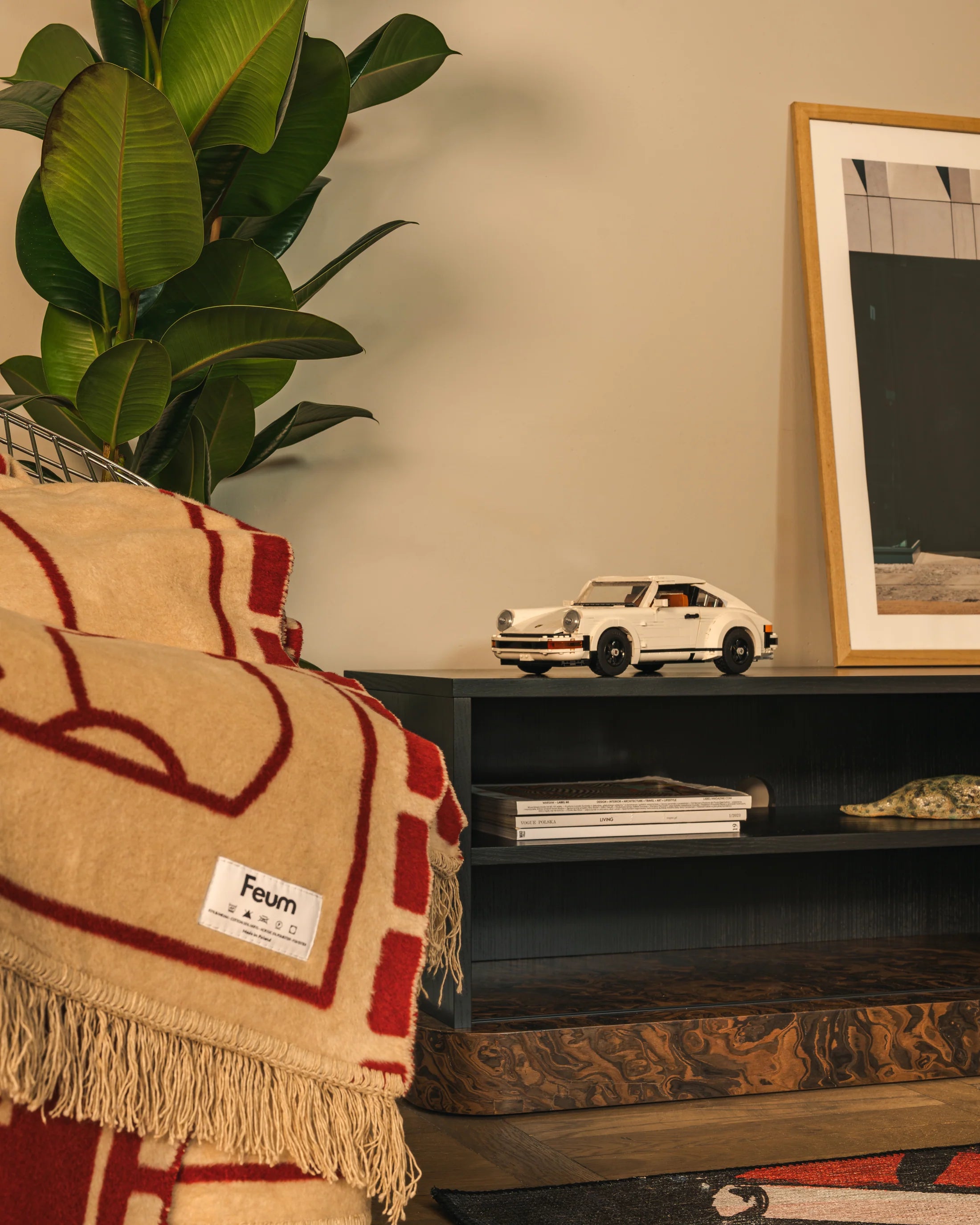 Televízna skrinka BAS California Burl a čierna krása