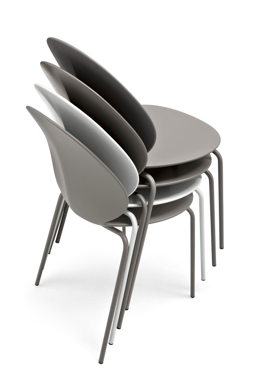 BASIL chair with white seat and chrome metal base