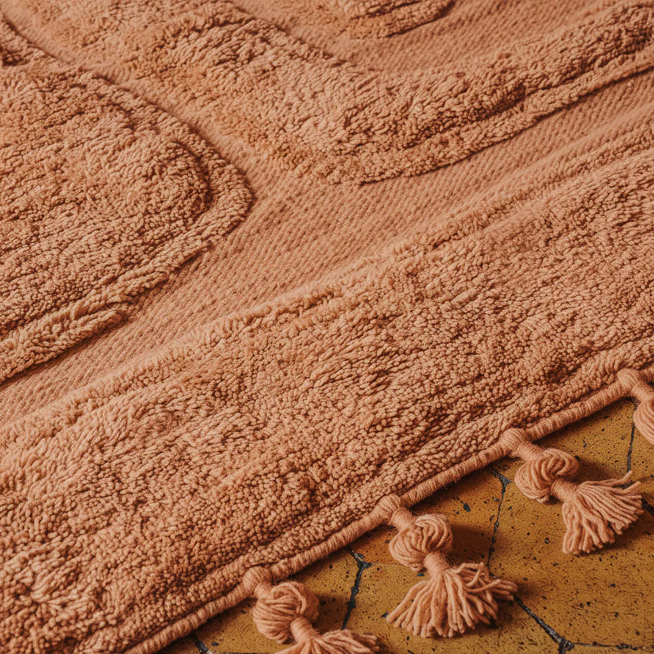 Wool rug BEATEN TRACK orange with fringes