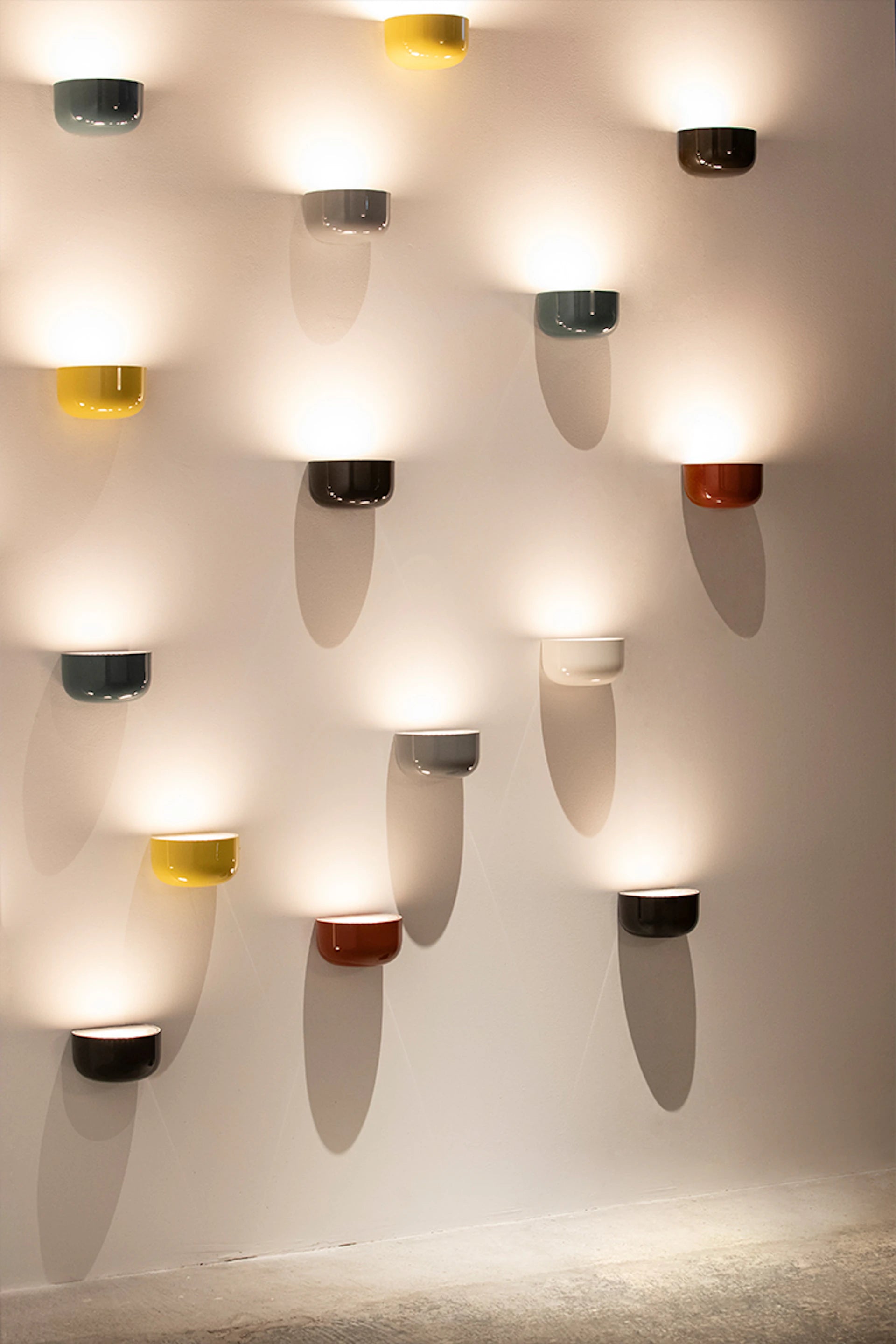 Nástenná lampa BELLHOP šedá