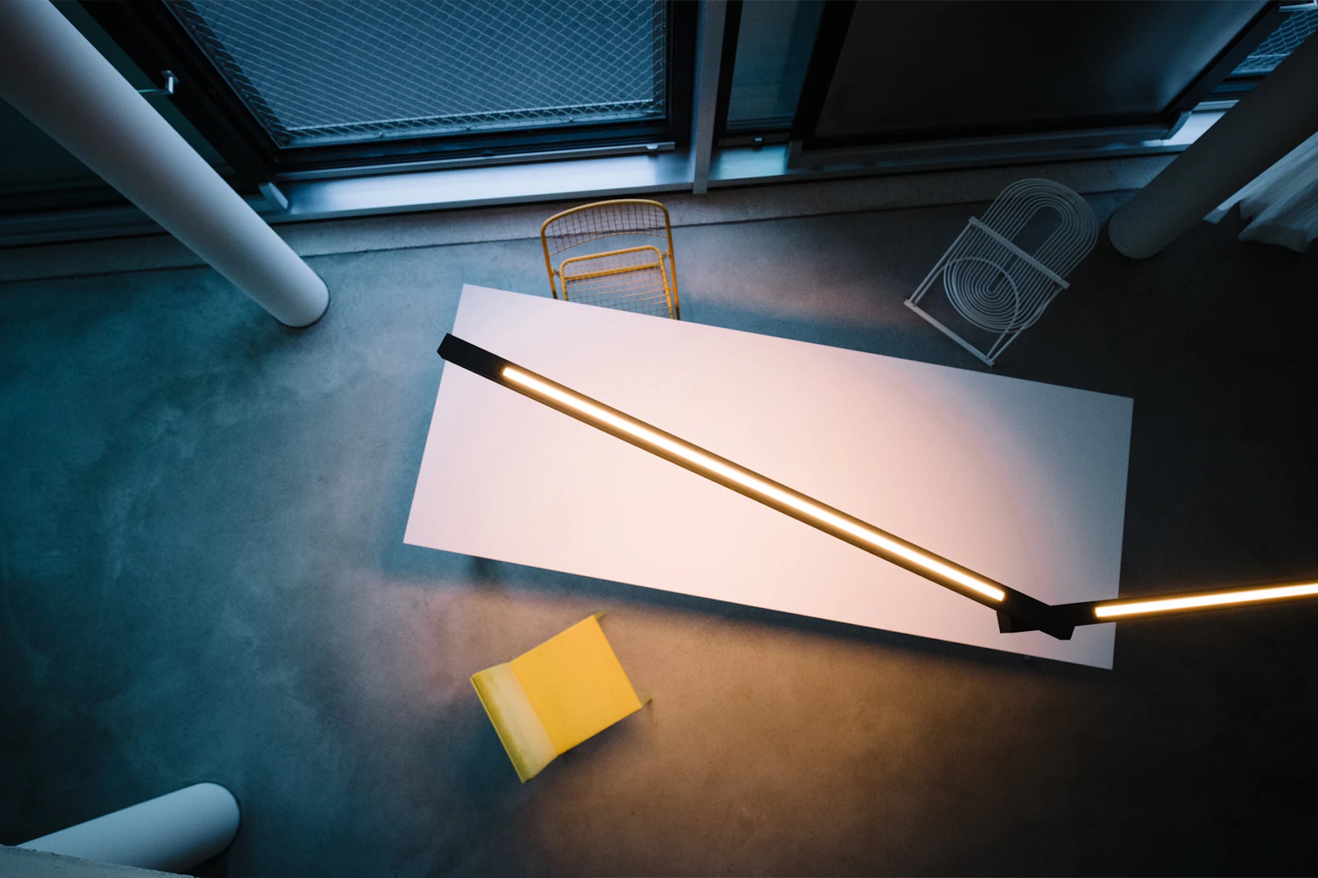 Lampa ścienna na wysięgniku BLACK FLAG PRO czarny