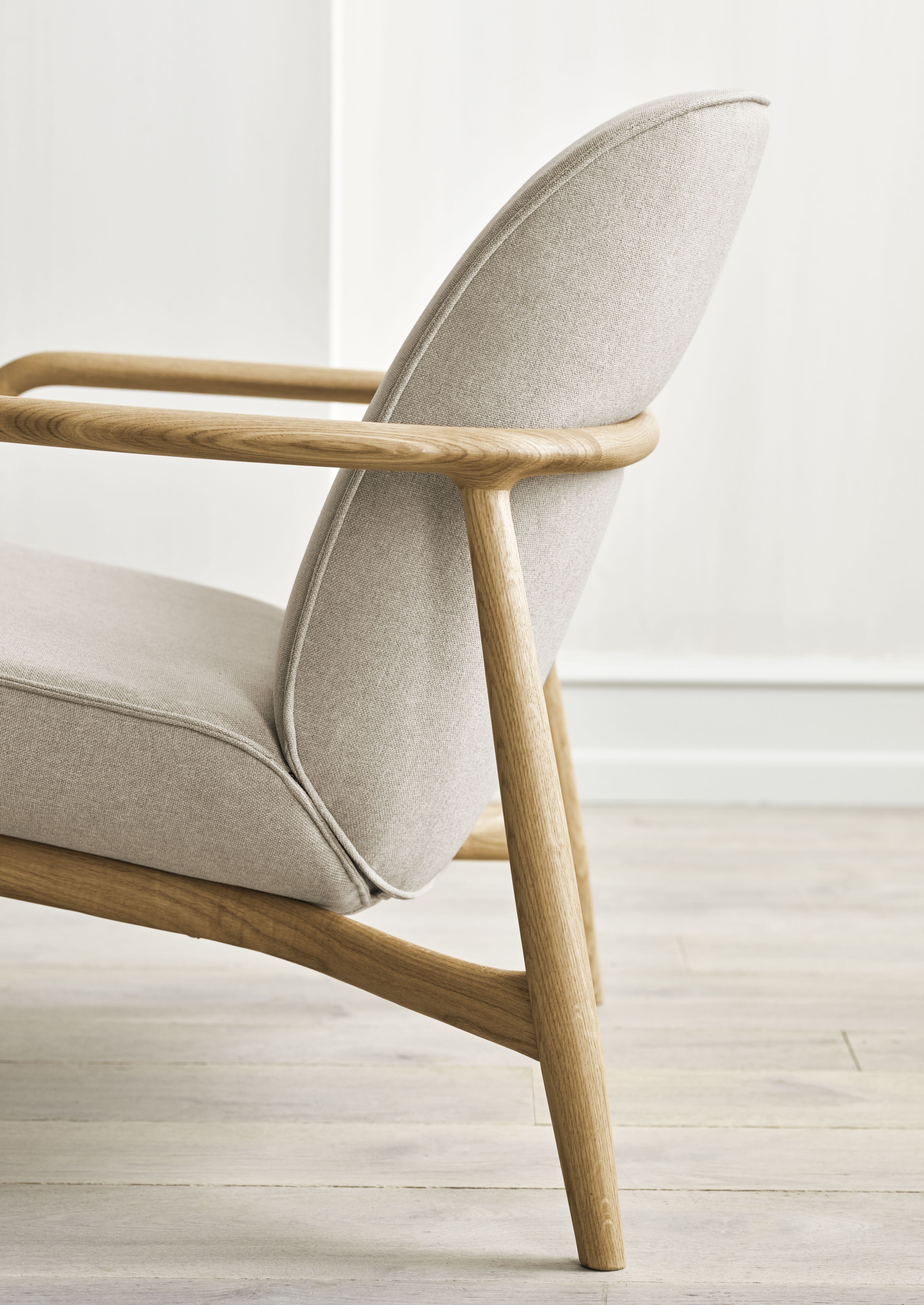 Bowie armchair base made of bleached oak wood