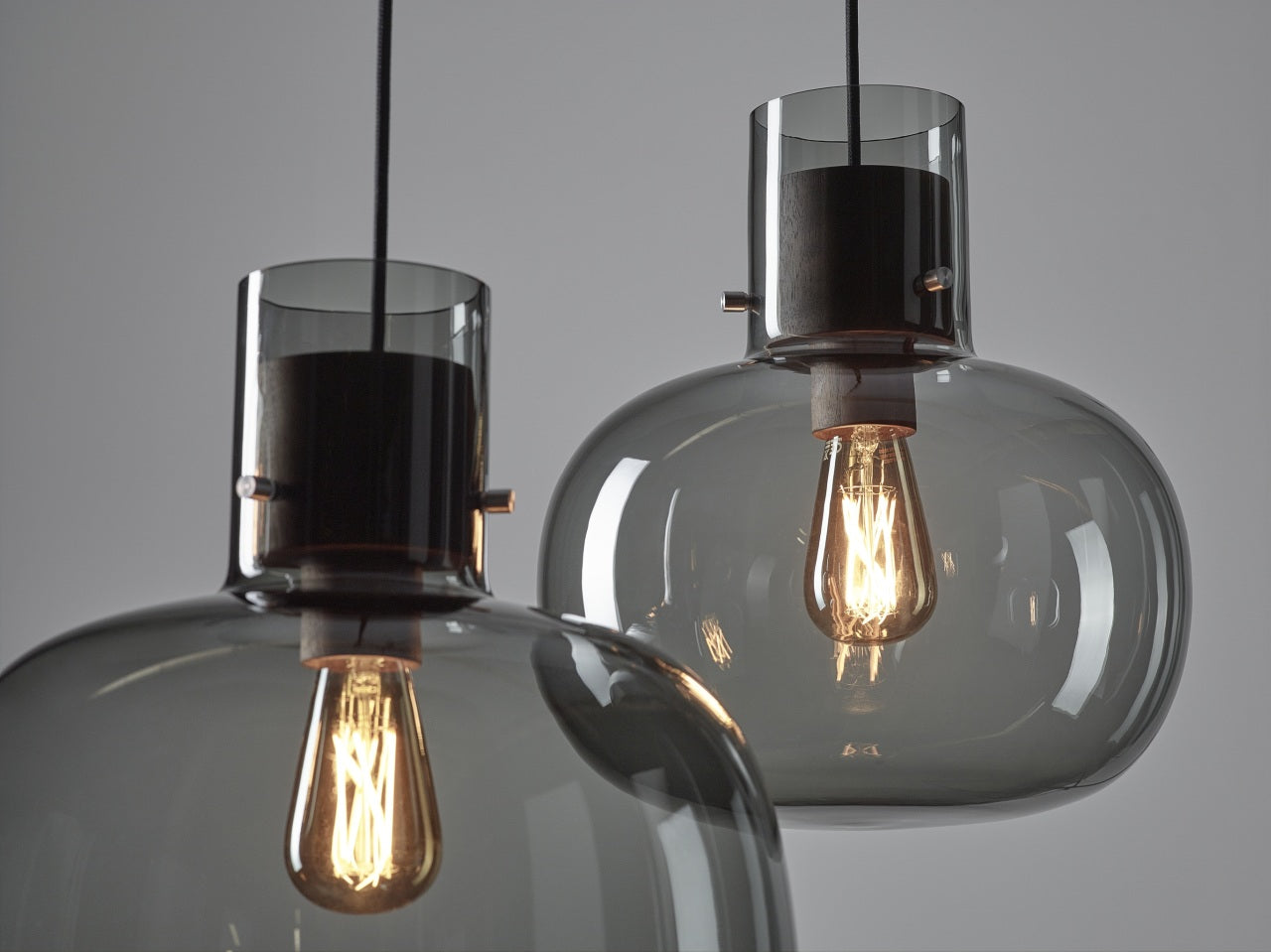 Závesná lampa AWA MEDIUM sklo fúkané