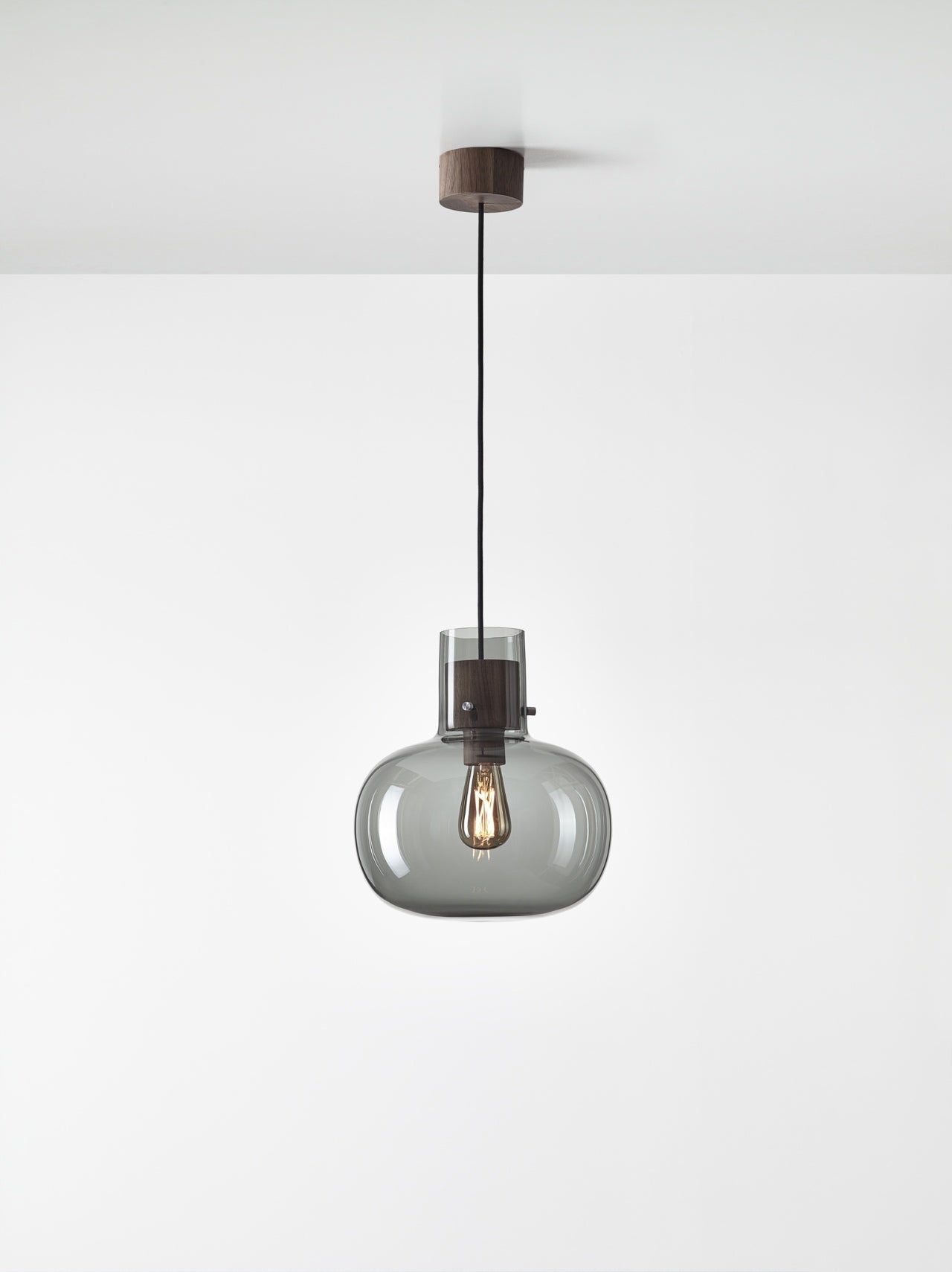 Závesná lampa AWA MEDIUM sklo fúkané