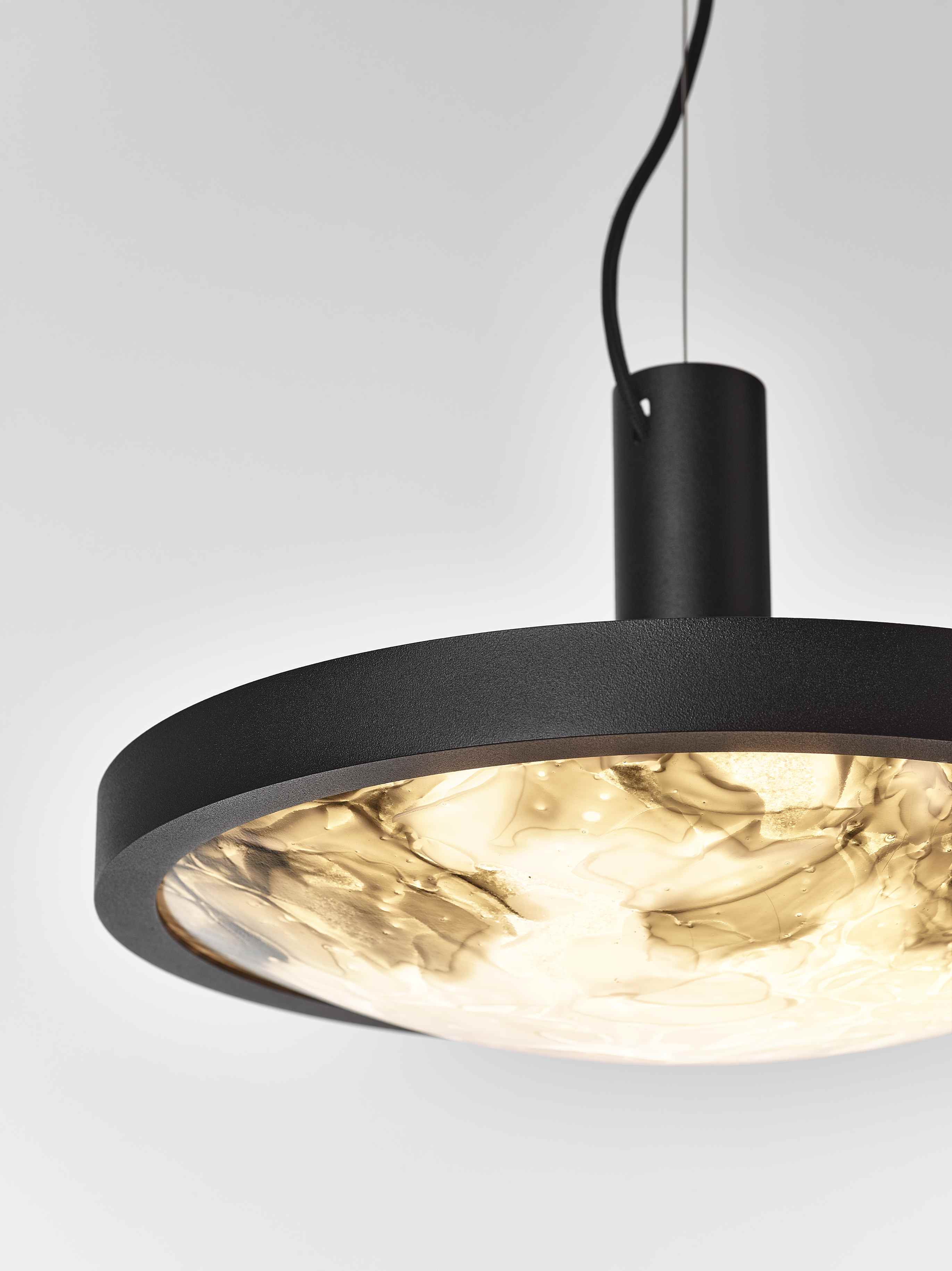 Závesná lampa CONVEX sklo Brokisglass