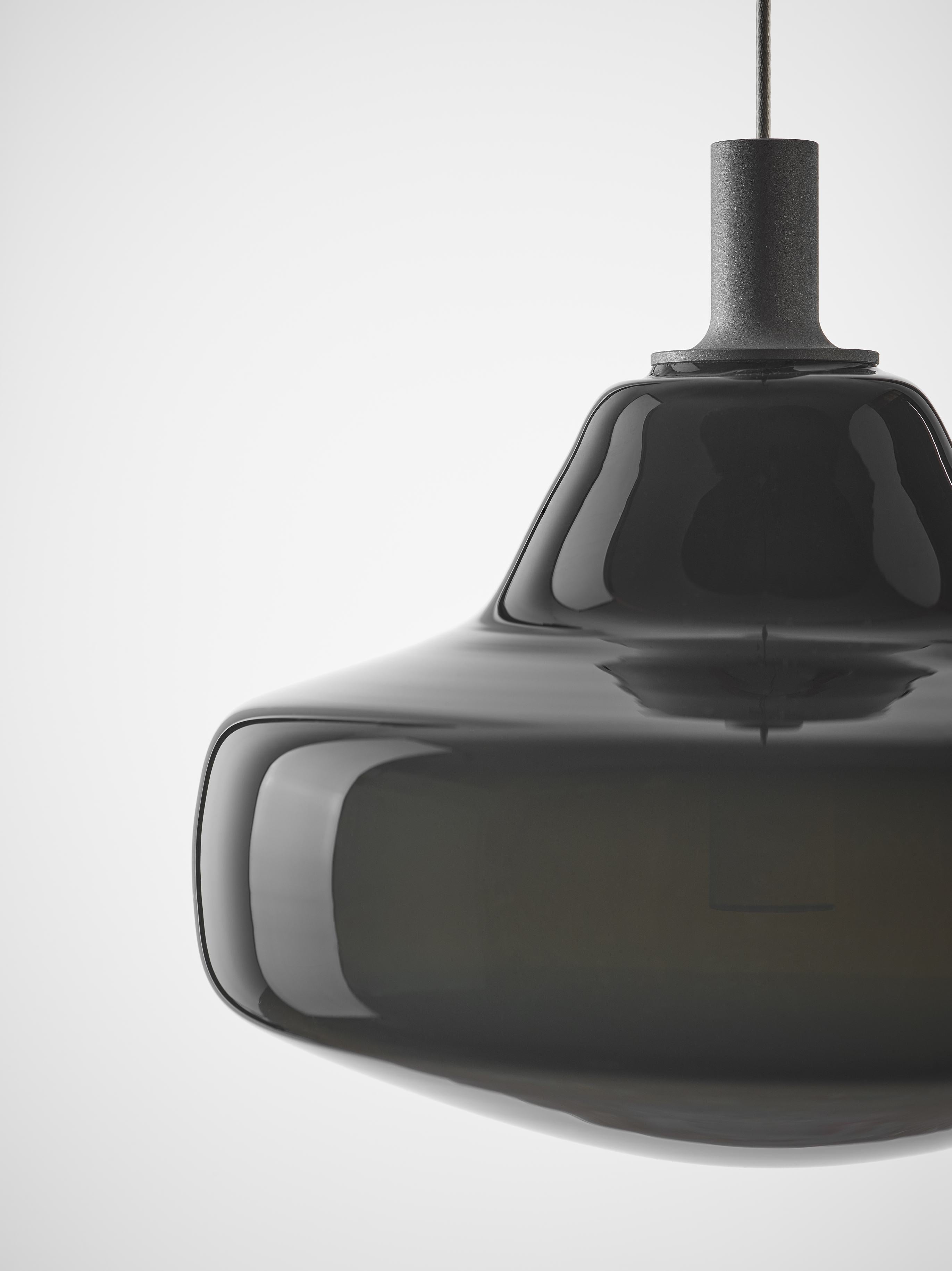 Závesná lampa STARCLOUD z fúkaného skla