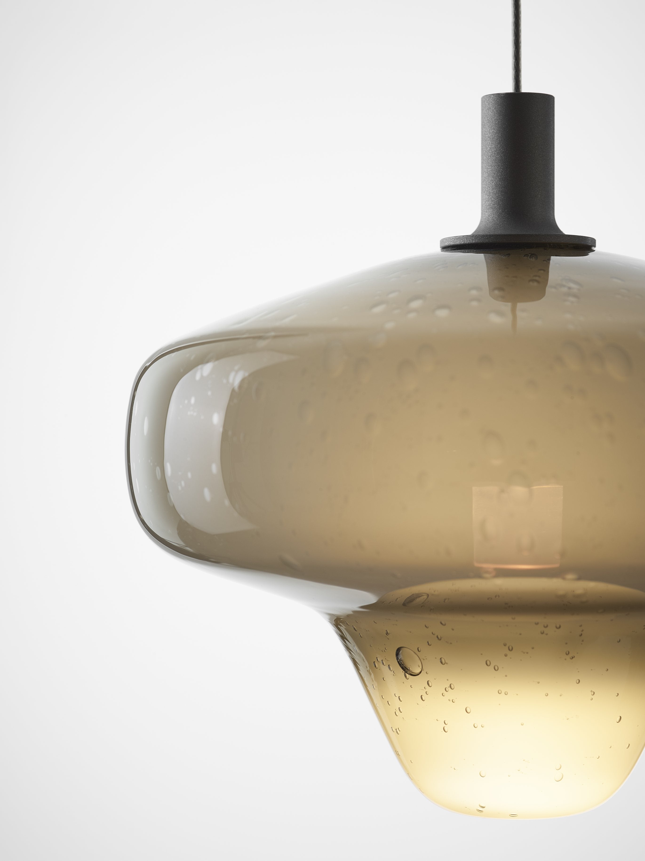 Závesná lampa STARCLOUD z fúkaného skla