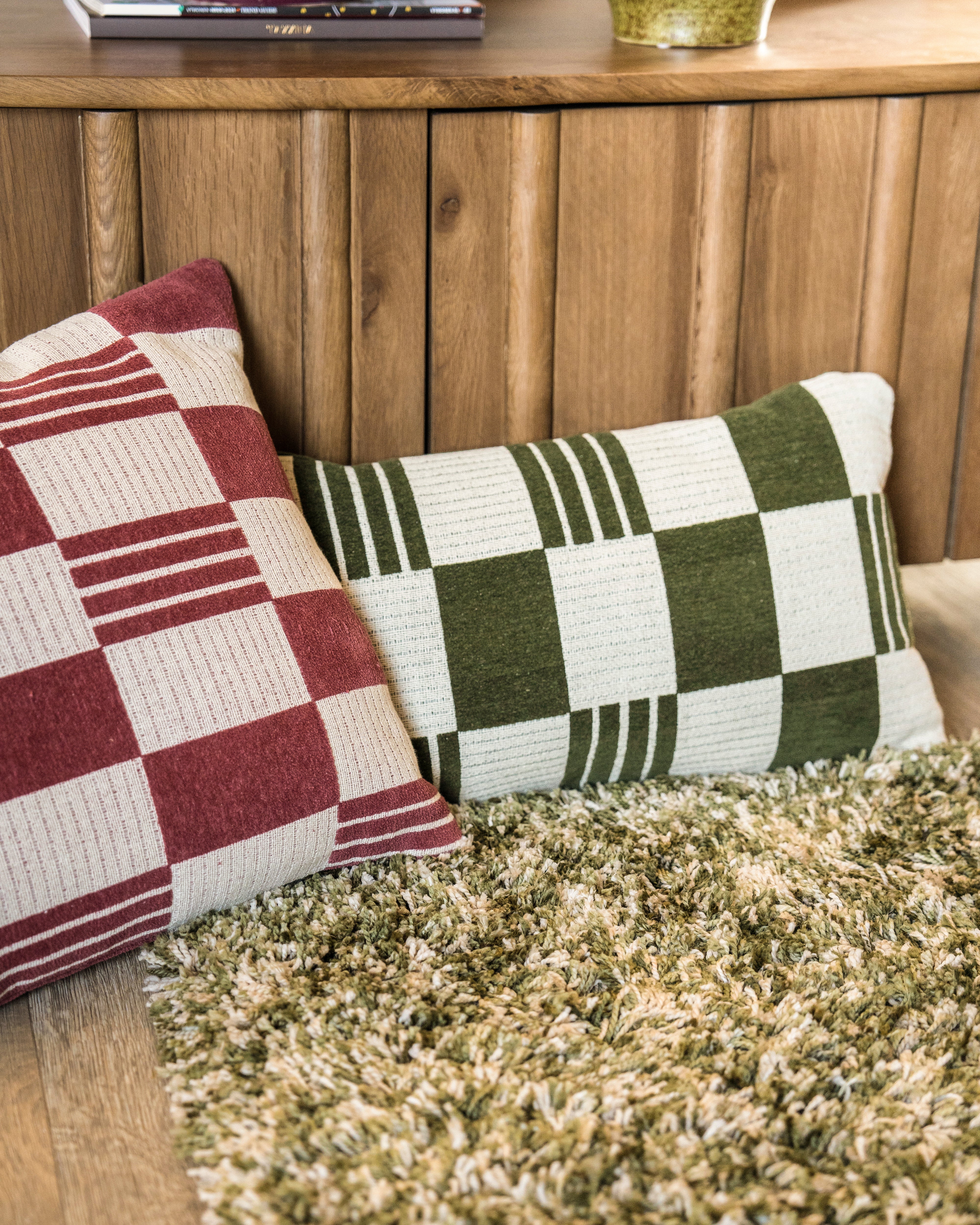 TWIST cushion burgundy with beige