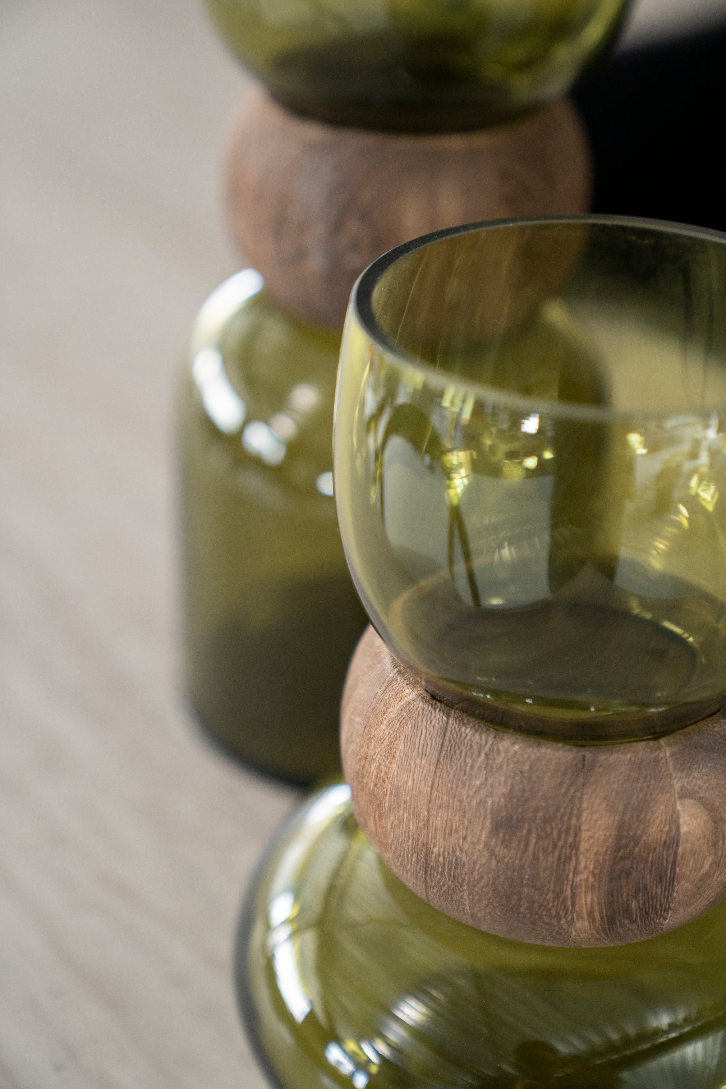 VERRA vase beige glass with wood