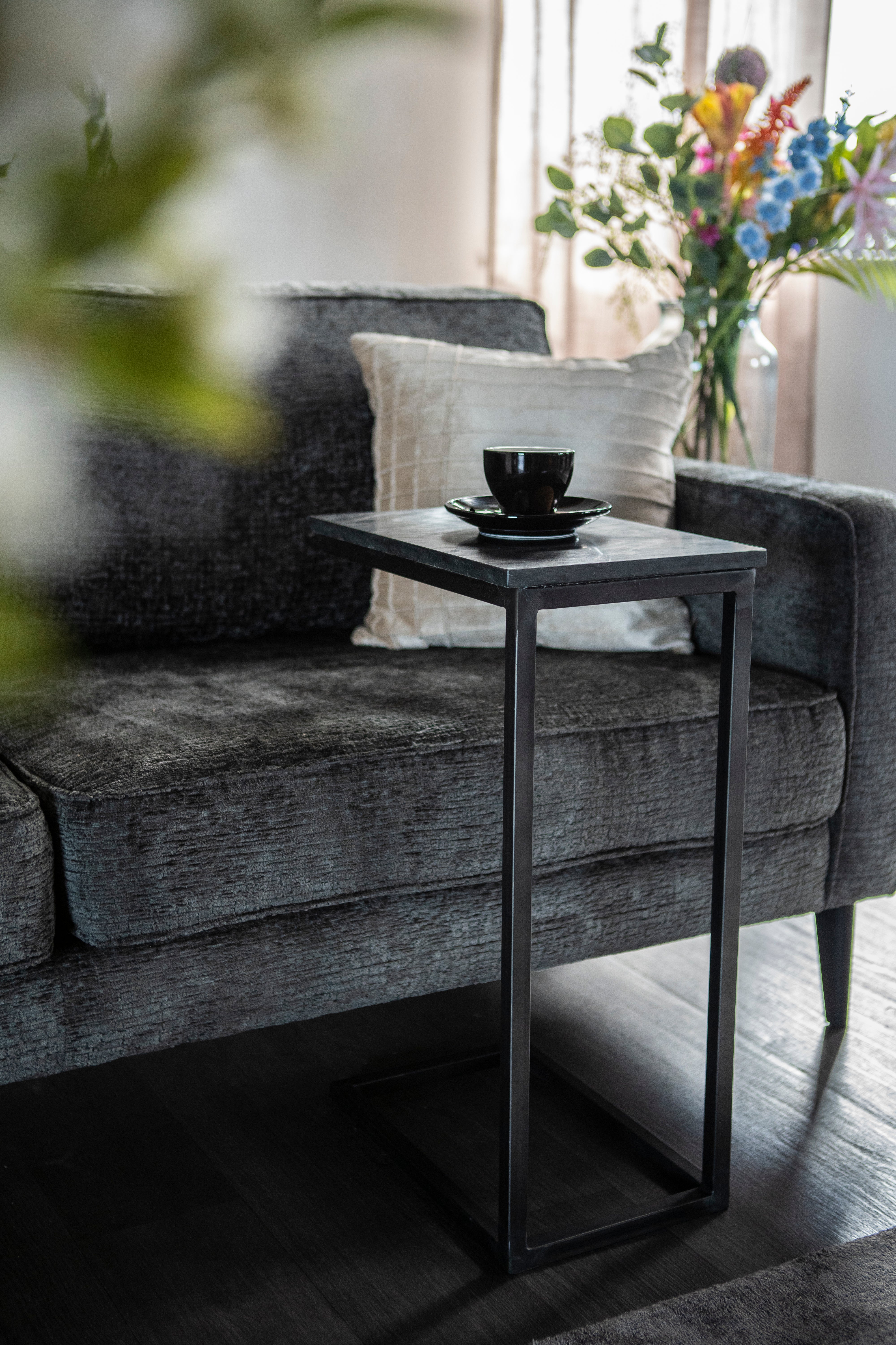 Bočný stolík EDGE čierny mramor