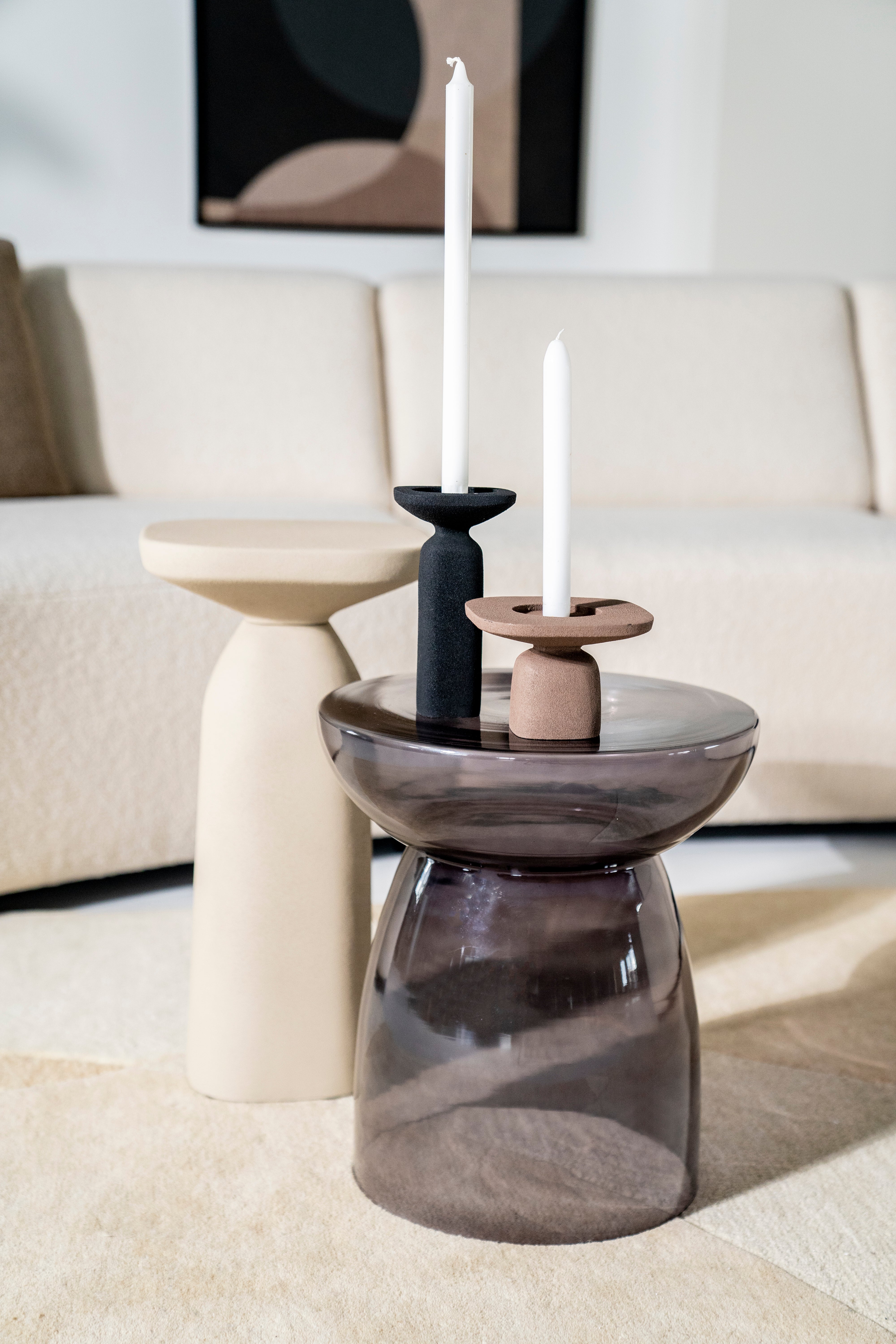 Béžový bočný stolík SQUAND