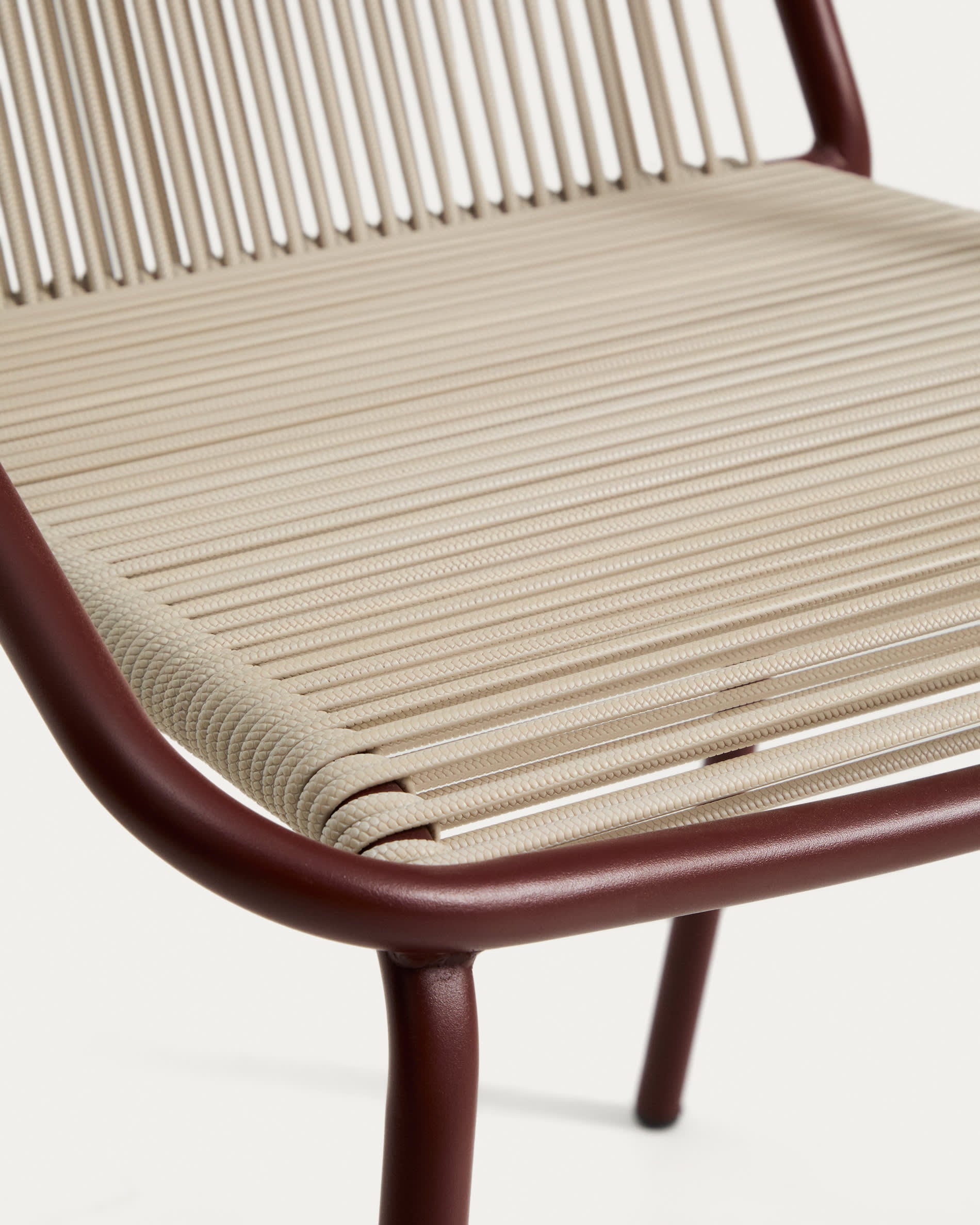 Záhradná stolička ZIVIA ecru s bordovou základňou