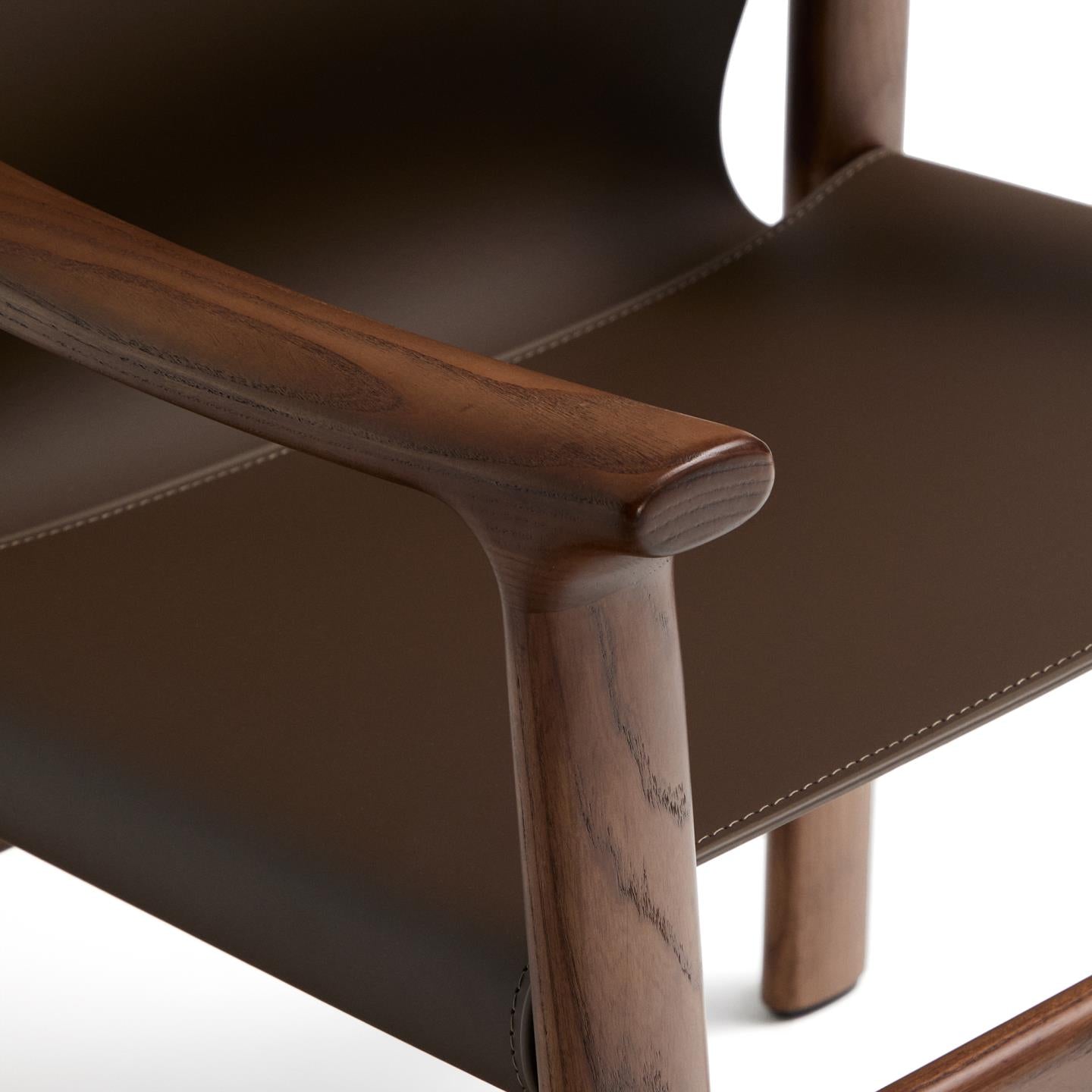 JAN chair in brown recycled leather with dark ash wood