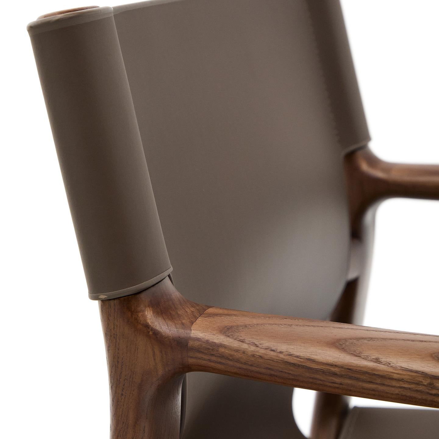JAN chair in brown recycled leather with dark ash wood