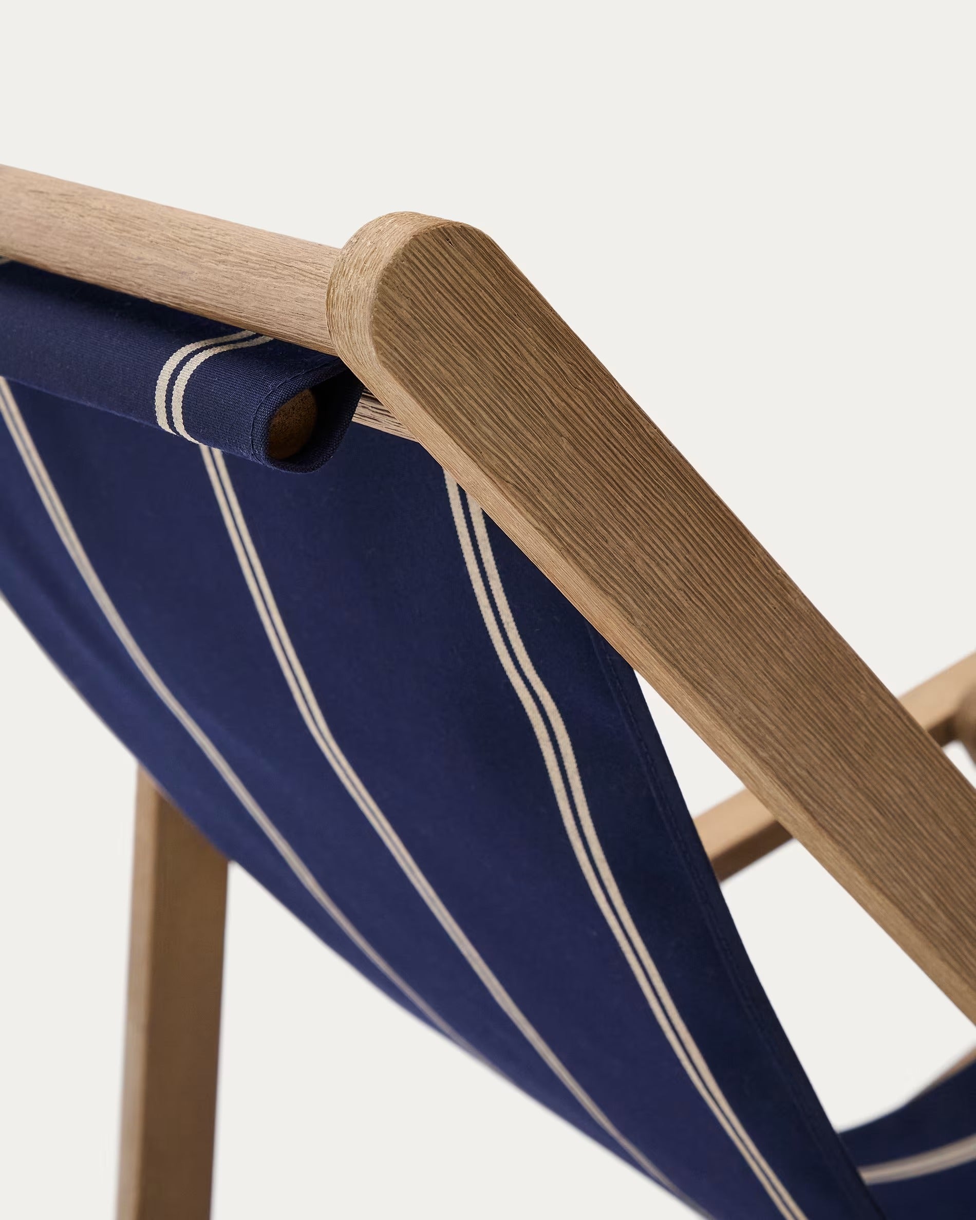 A navy-beige Vilara deckchair with an acacia base