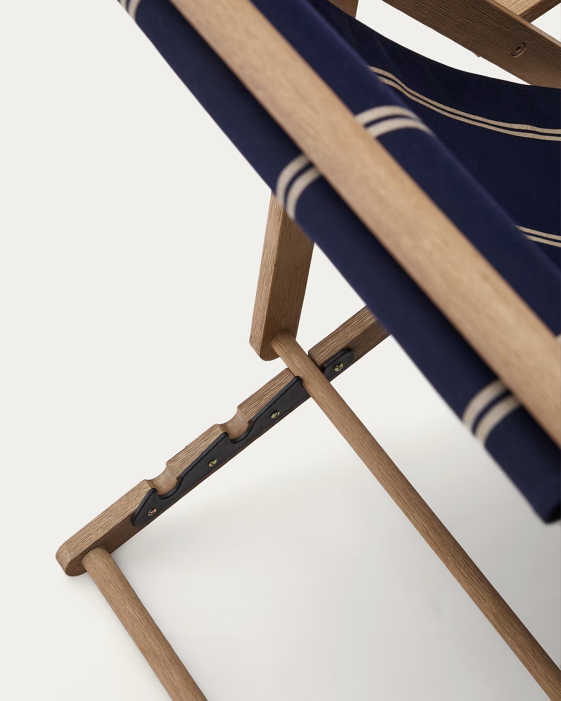A navy-beige Vilara deckchair with an acacia base
