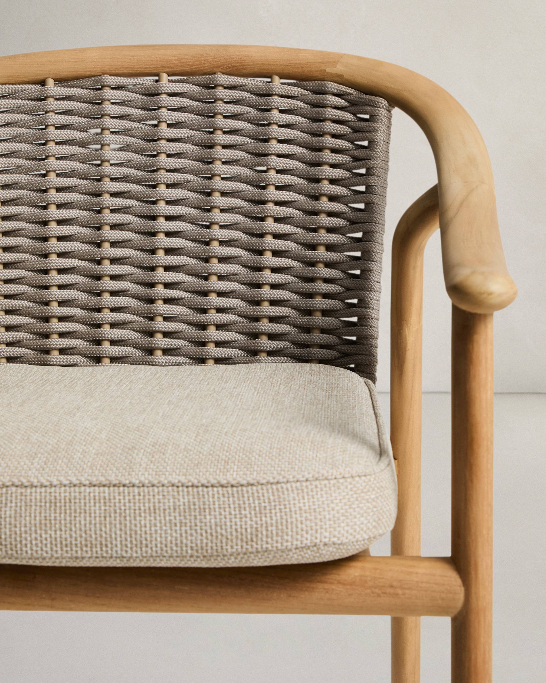 Záhradná stolička ELUNDA z masívneho teakového dreva