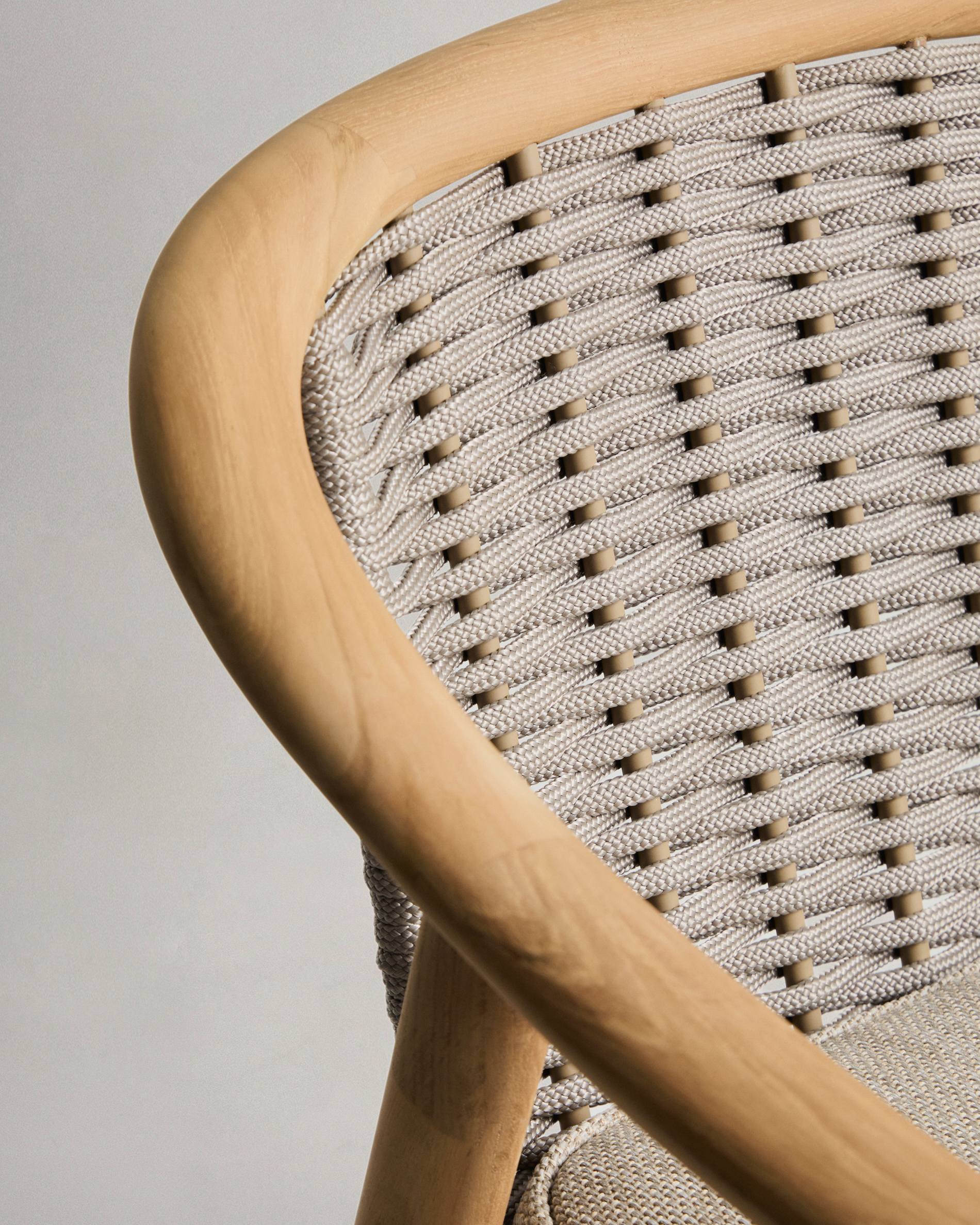 Záhradná stolička ELUNDA z masívneho teakového dreva