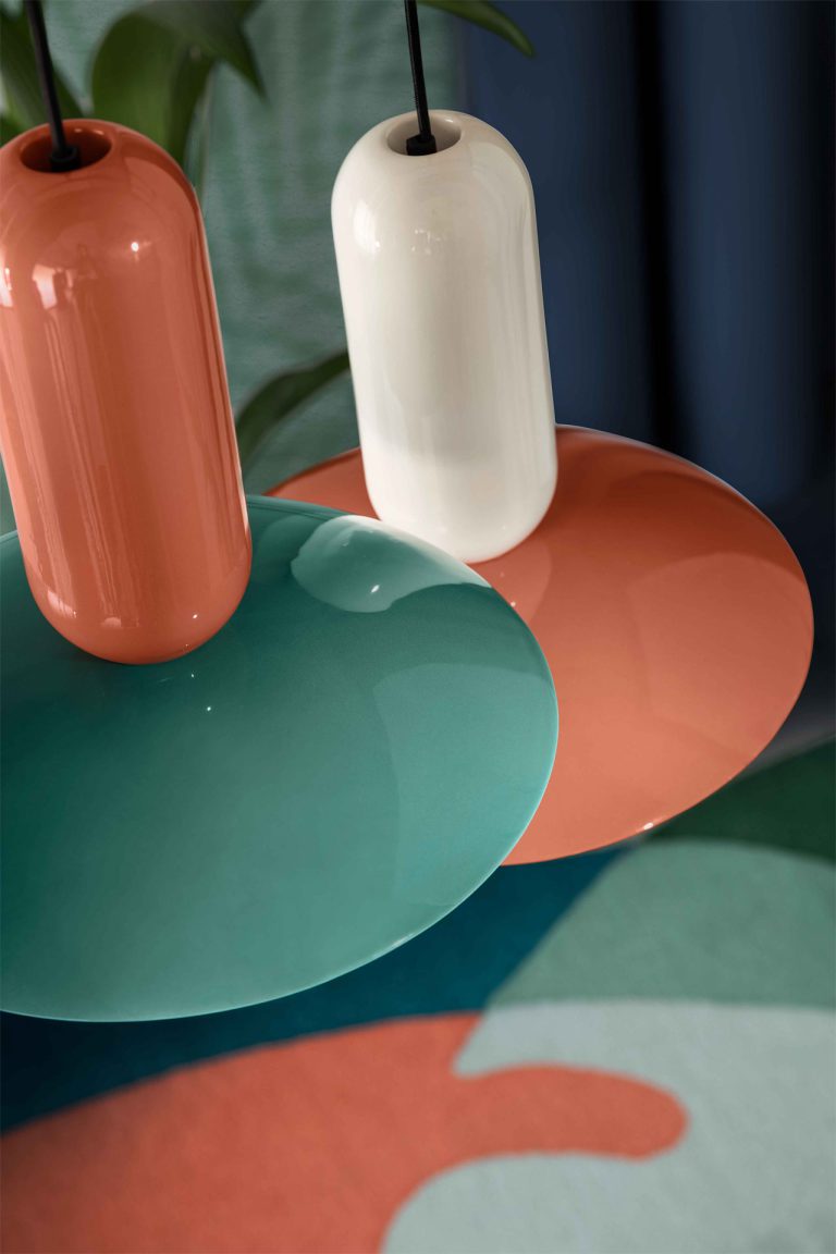 Závesná keramická lampa PAU krémová s oranžovou